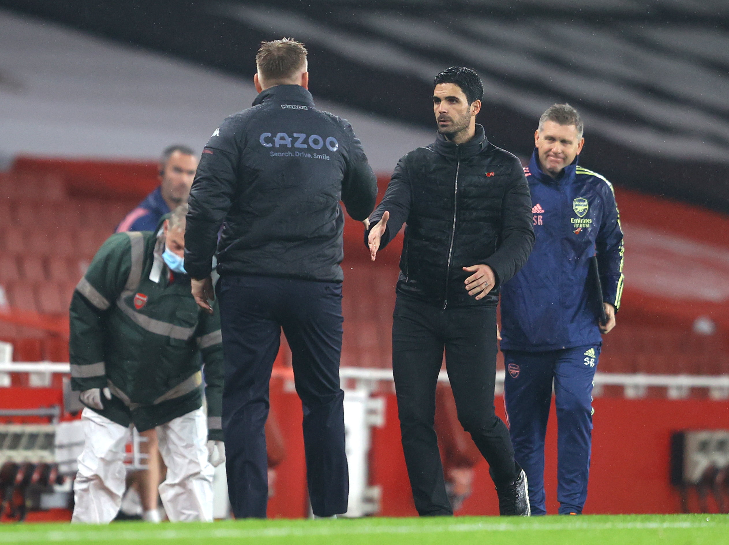 LONDON, ENGLAND - NOVEMBER 08: Dean Smith, Manager of Aston Villa shakes hands with Mikel Arteta, Manager of Arsenal during the Premier League match between Arsenal and Aston Villa at Emirates Stadium on November 08, 2020 in London, England. Sporting stadiums around the UK remain under strict restrictions due to the Coronavirus Pandemic as Government social distancing laws prohibit fans inside venues resulting in games being played behind closed doors. (Photo by Richard Heathcote/Getty Images)