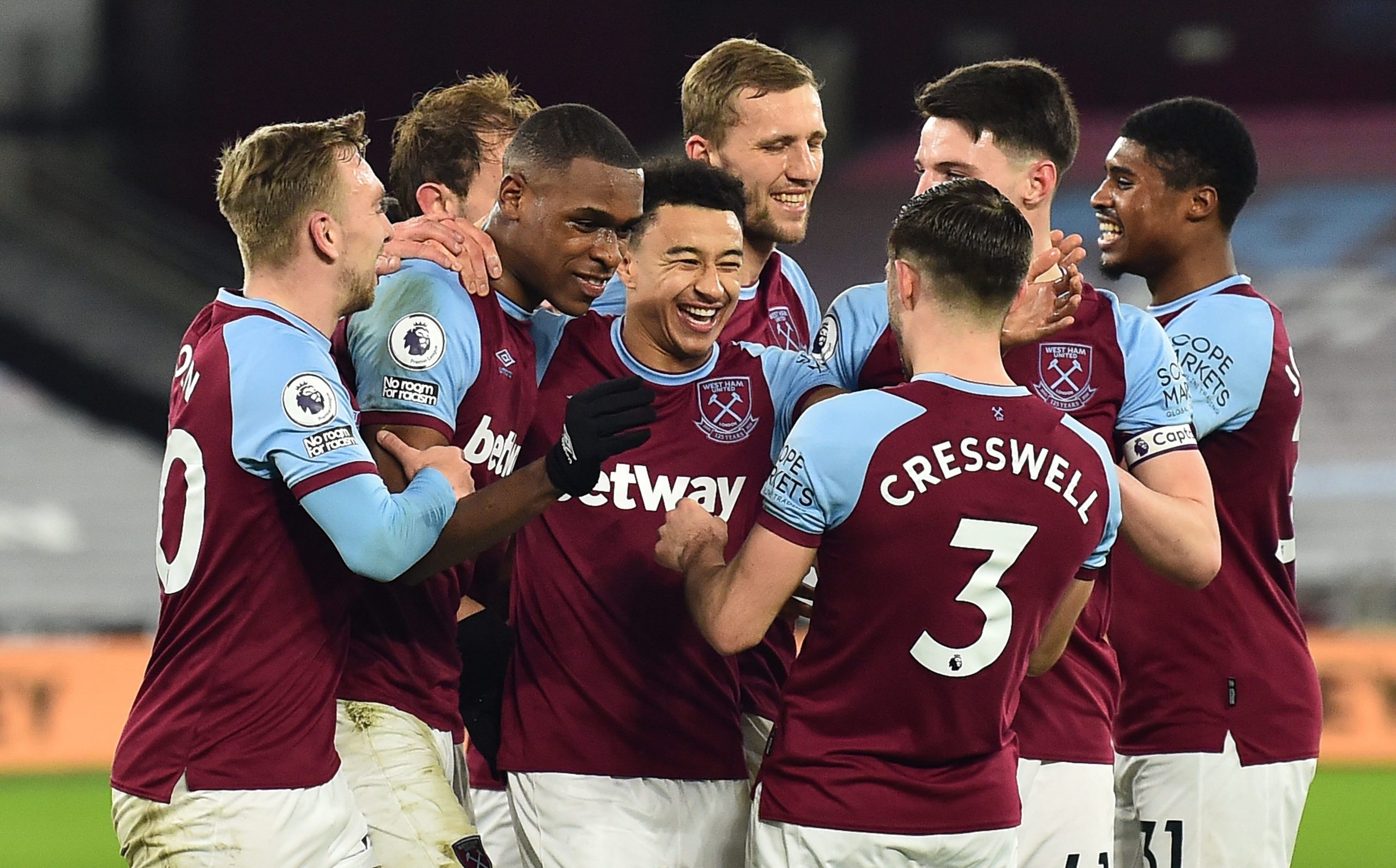 4-2-3-1 West Ham United Predicted Lineup Vs Leeds United (West Ham United players are celebrating in the photo)