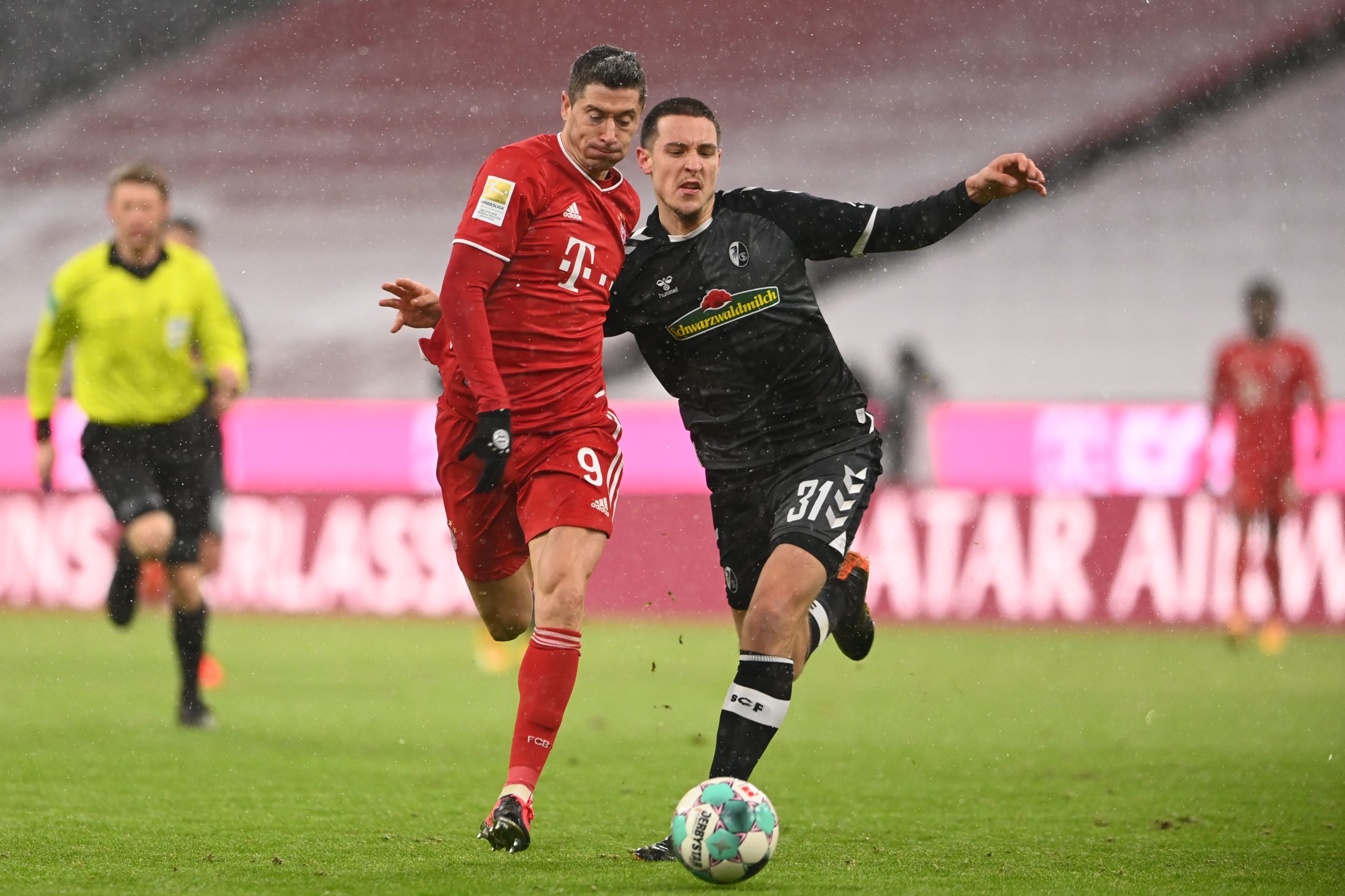 Manchester City to rival Chelsea for Lewandowski who is seen in the picture