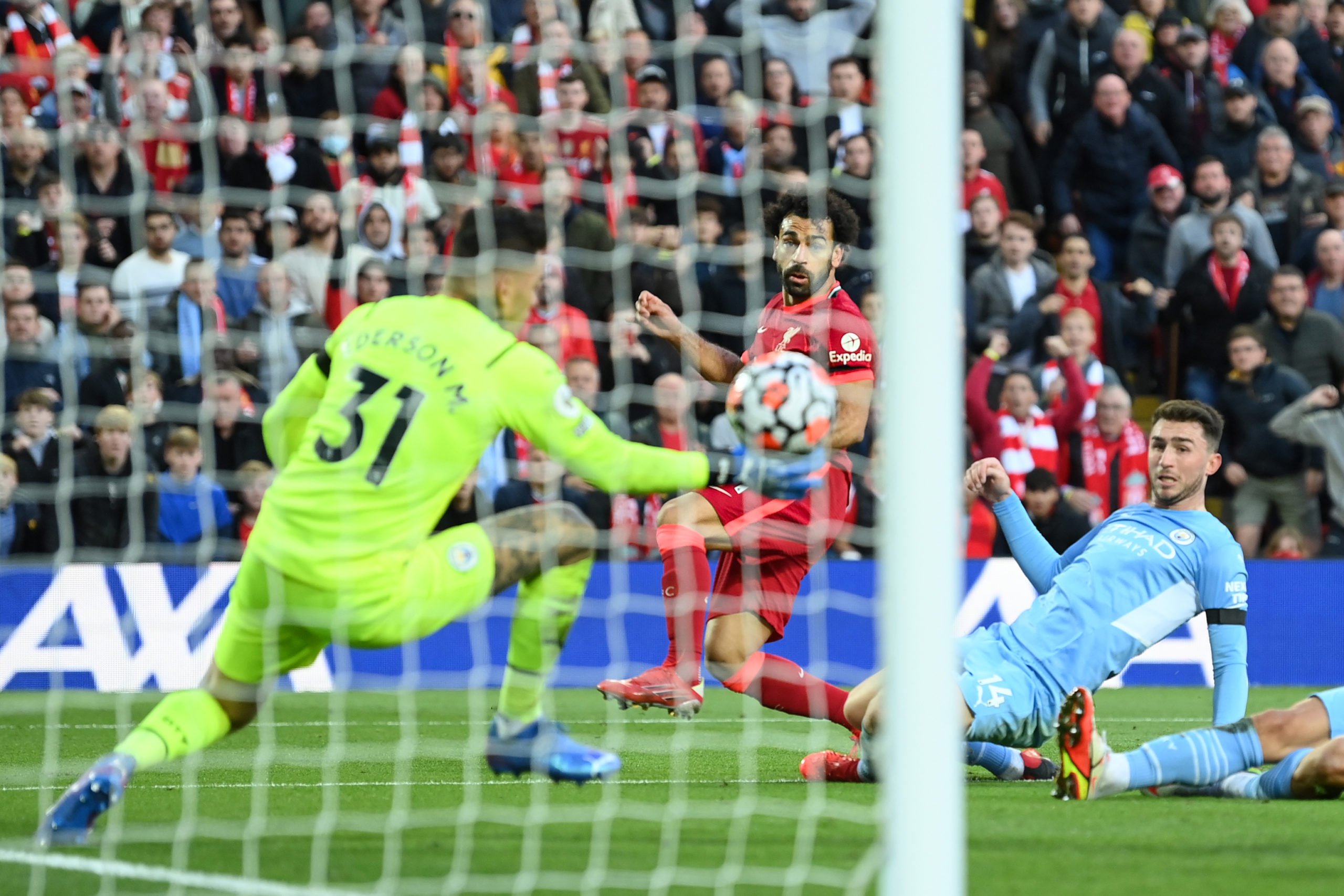 Liverpool winger Mohamed Salah scores a spectacular goal against Manchester City