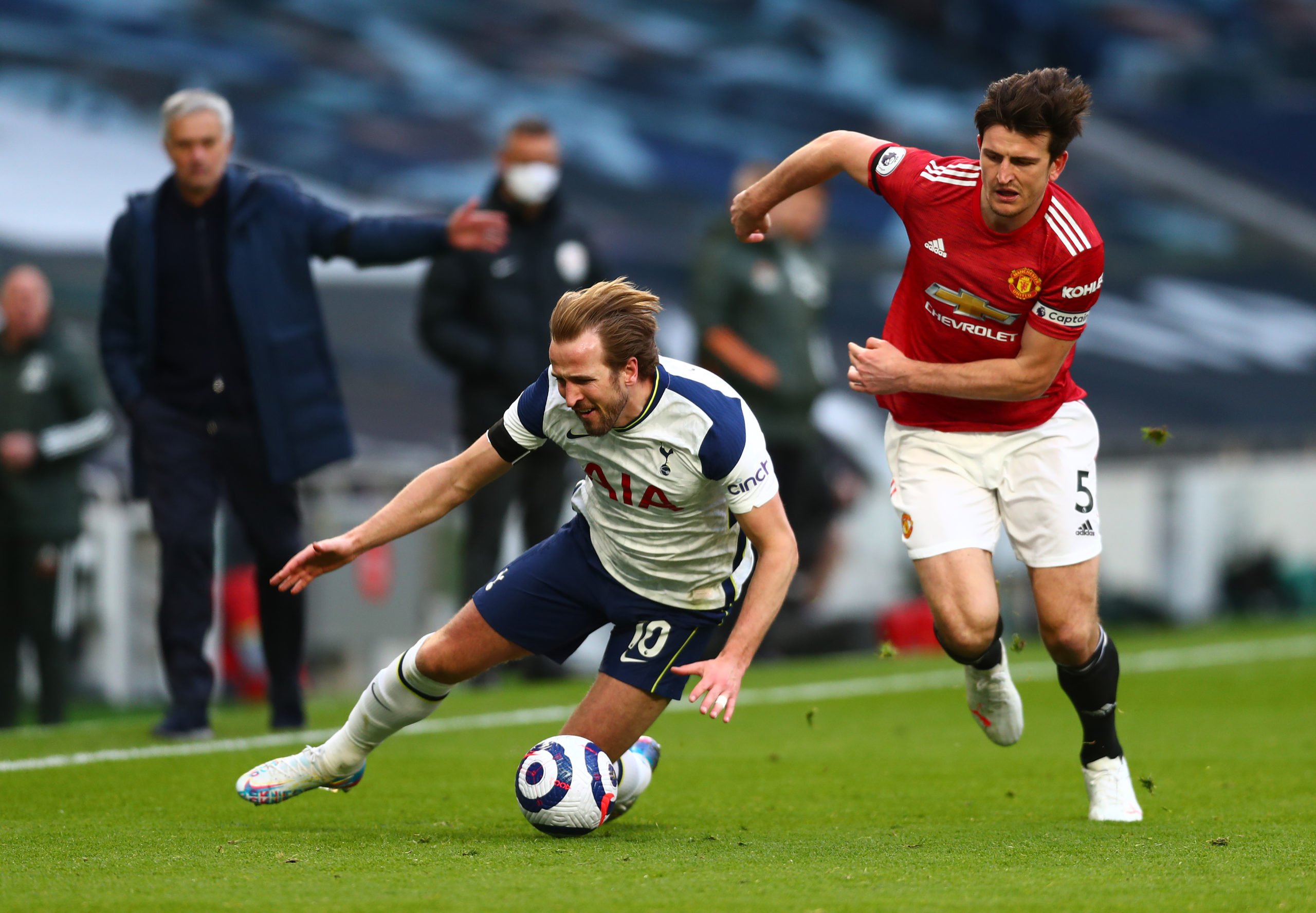 LONDON, ENGLAND - APRIL 11: Harry Kane of Tottenham Hotspur battles for possession with Harry Maguire of Manchester United during the Premier League match between Tottenham Hotspur and Manchester United at Tottenham Hotspur Stadium on April 11, 2021 in London, England. Sporting stadiums around the UK remain under strict restrictions due to the Coronavirus Pandemic as Government social distancing laws prohibit fans inside venues resulting in games being played behind closed doors. (Photo by Clive Rose/Getty Images)
The 4th Official uses images provided by the following image agency: Getty Images (https://www.gettyimages.de/)
Imago Images (https://www.imago-images.de/)