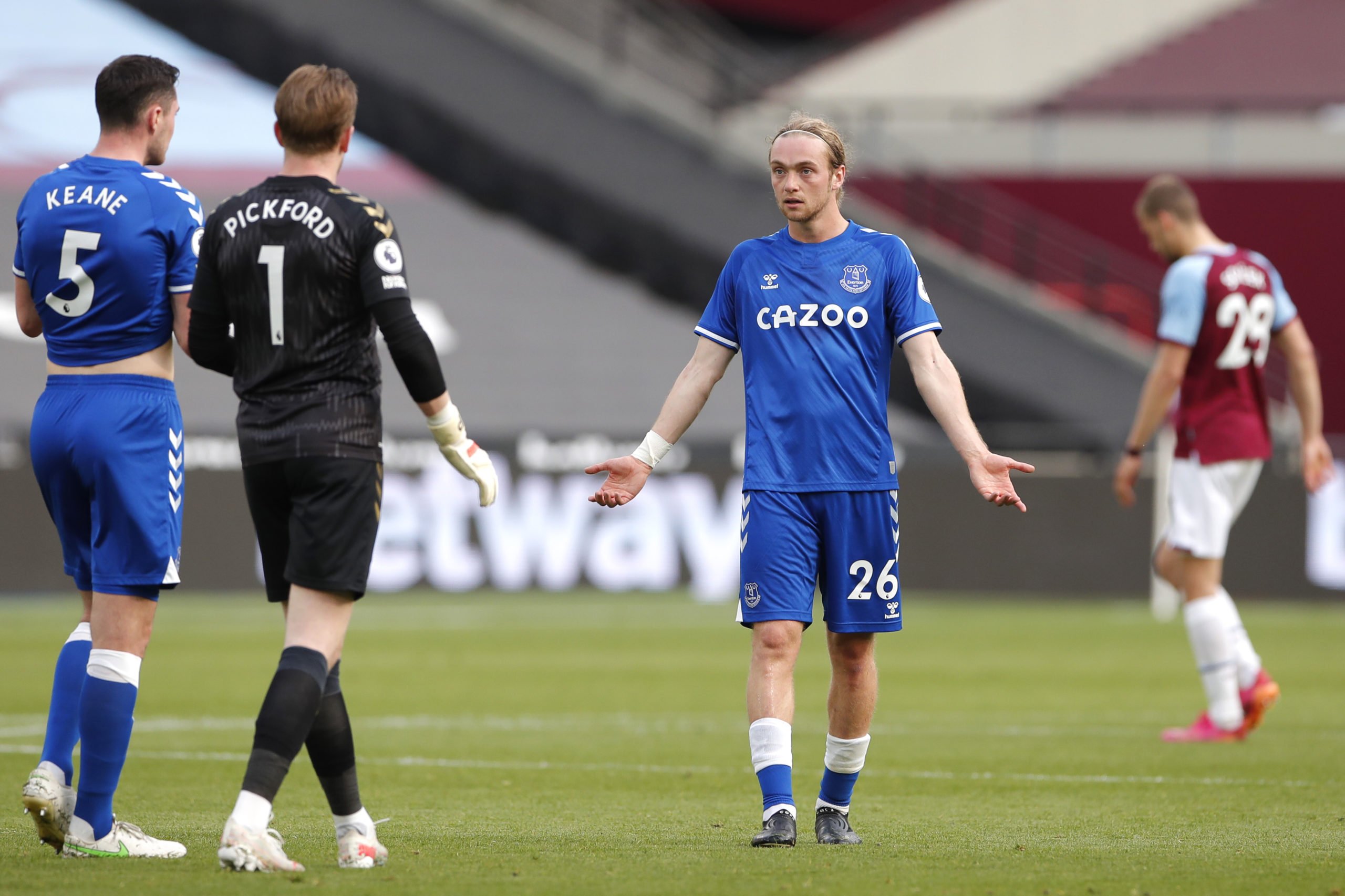 Phillips urges Everton's Tom Davies to leave in January (Davies is seen in the photo)