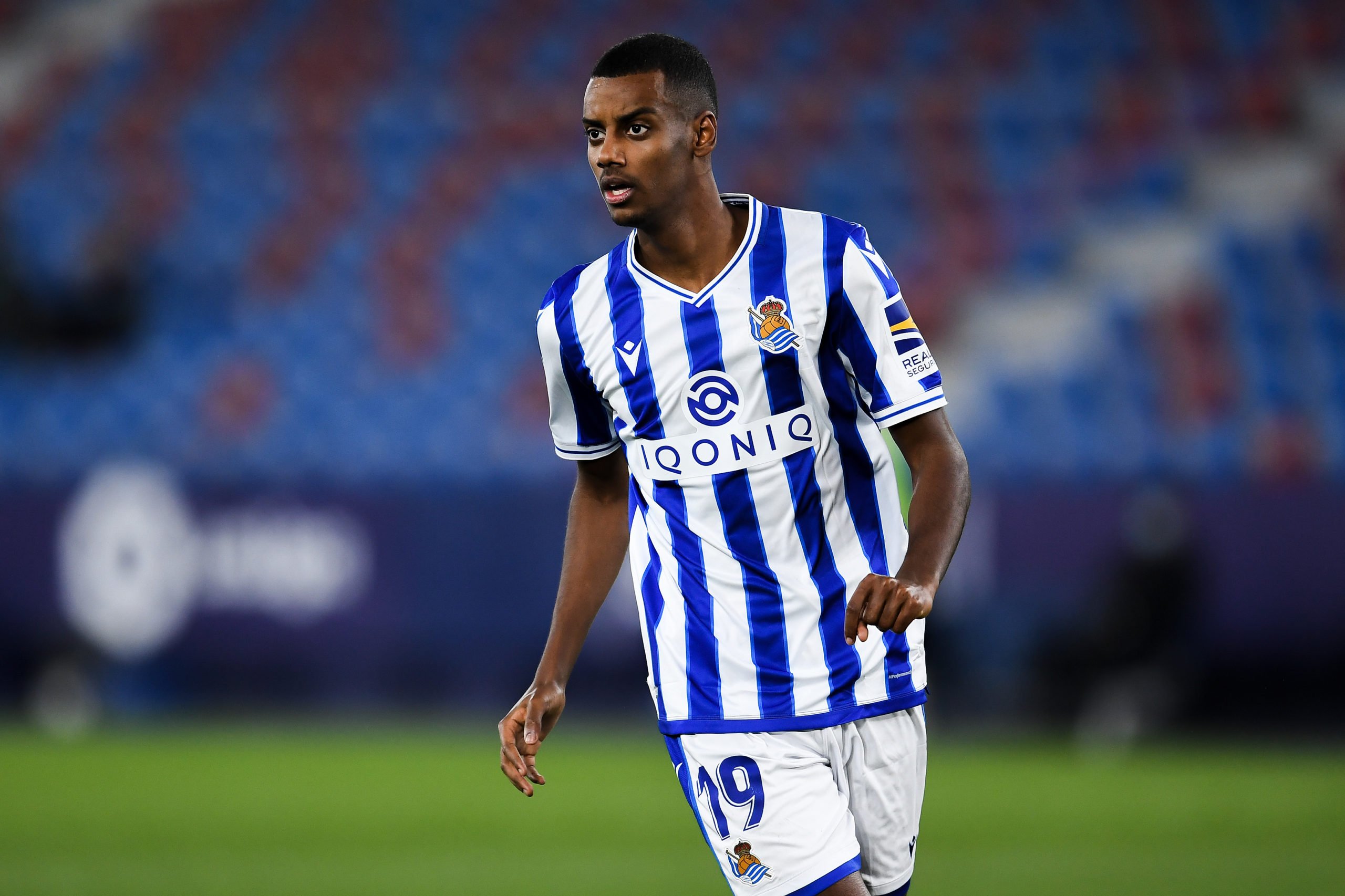 VALENCIA, SPAIN - DECEMBER 19: Alexander Isak of Real Sociedad looks on during the La Liga Santander match between Levante UD and Real Sociedad at Ciutat de Valencia Stadium on December 19, 2020 in Valencia, Spain. (Photo by David Ramos/Getty Images)The 4th Official uses images provided by the following image agency: Getty Images (https://www.gettyimages.de/) Imago Images (https://www.imago-images.de/)
