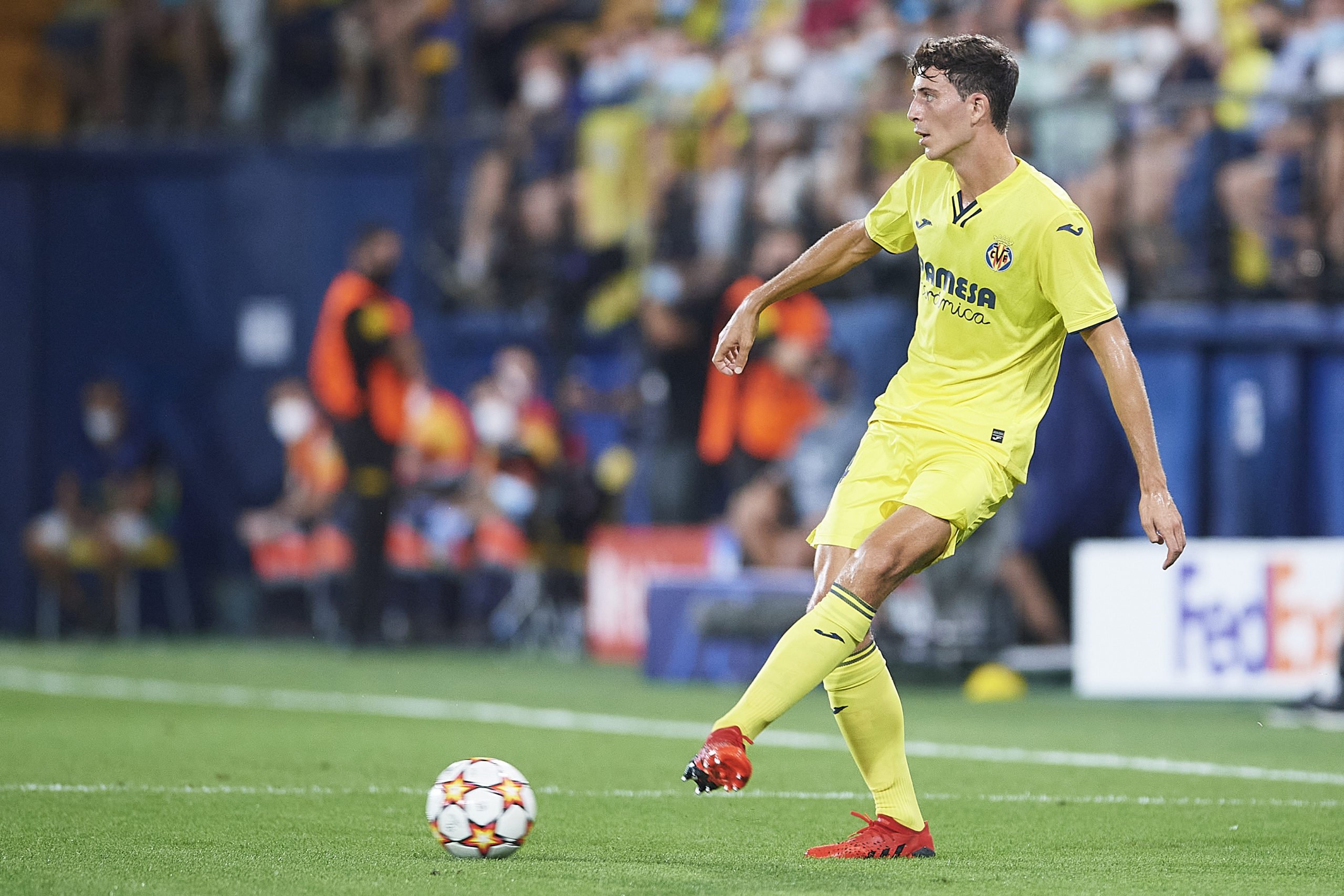 VILLARREAL, SPAIN - SEPTEMBER 14: Pau Torres of Villarreal in action during the UEFA Champions League group F match between Villarreal CF and Atalanta at Estadio de la Ceramica on September 14, 2021 in Villarreal, Spain. (Photo by Aitor Alcalde/Getty Images)The 4th Official uses images provided by the following image agency: Getty Images (https://www.gettyimages.de/) Imago Images (https://www.imago-images.de/)
