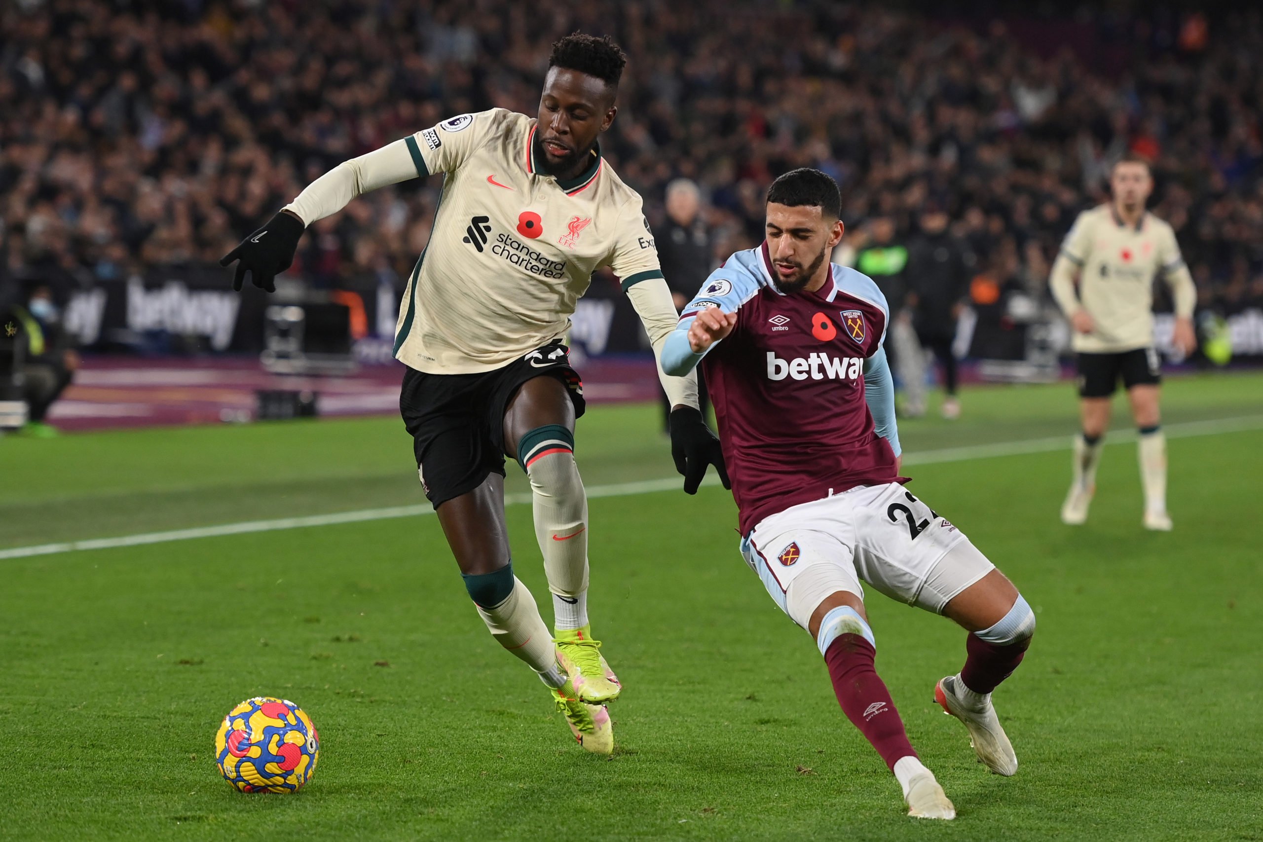 LONDON, ENGLAND - NOVEMBER 07: Divock Origi of Liverpool is challenged by Said Benrahma of West Ham United during the Premier League match between West Ham United  and  Liverpool at London Stadium on November 07, 2021 in London, England. (Photo by Mike Hewitt/Getty Images)The 4th Official uses images provided by the following image agency: Getty Images (https://www.gettyimages.de/) Imago Images (https://www.imago-images.de/)