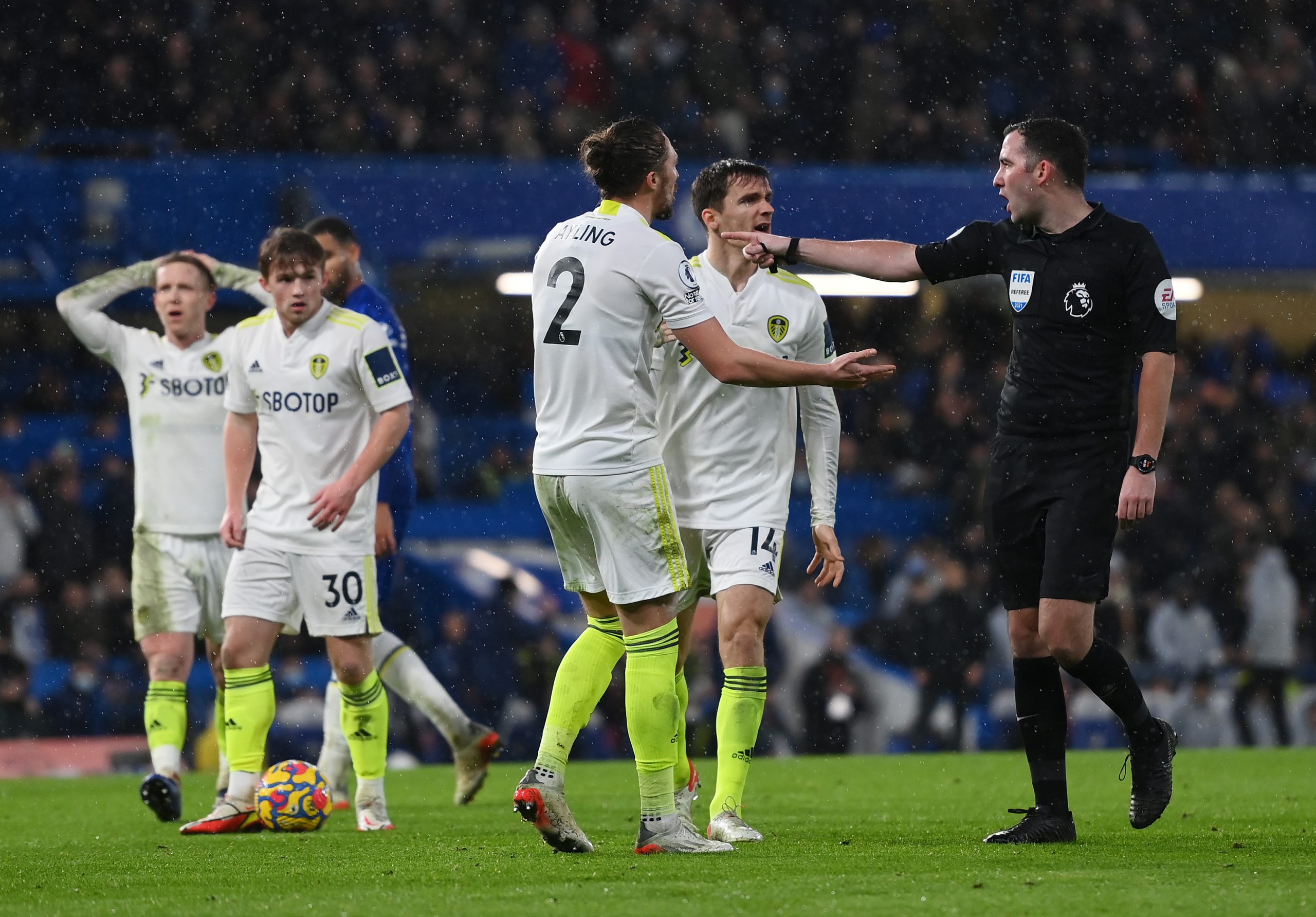 LONDON, ENGLAND - DECEMBER 11: Luke Ayling and Diego Llorente of Leeds United react towards Match Referee, Chris Kavanagh as he awards a penalty to Chelsea during the Premier League match between Chelsea and Leeds United at Stamford Bridge on December 11, 2021 in London, England. (Photo by Mike Hewitt/Getty Images)
The 4th Official uses images provided by the following image agency:
Getty Images (https://www.gettyimages.de/)
Imago Images (https://www.imago-images.de/)