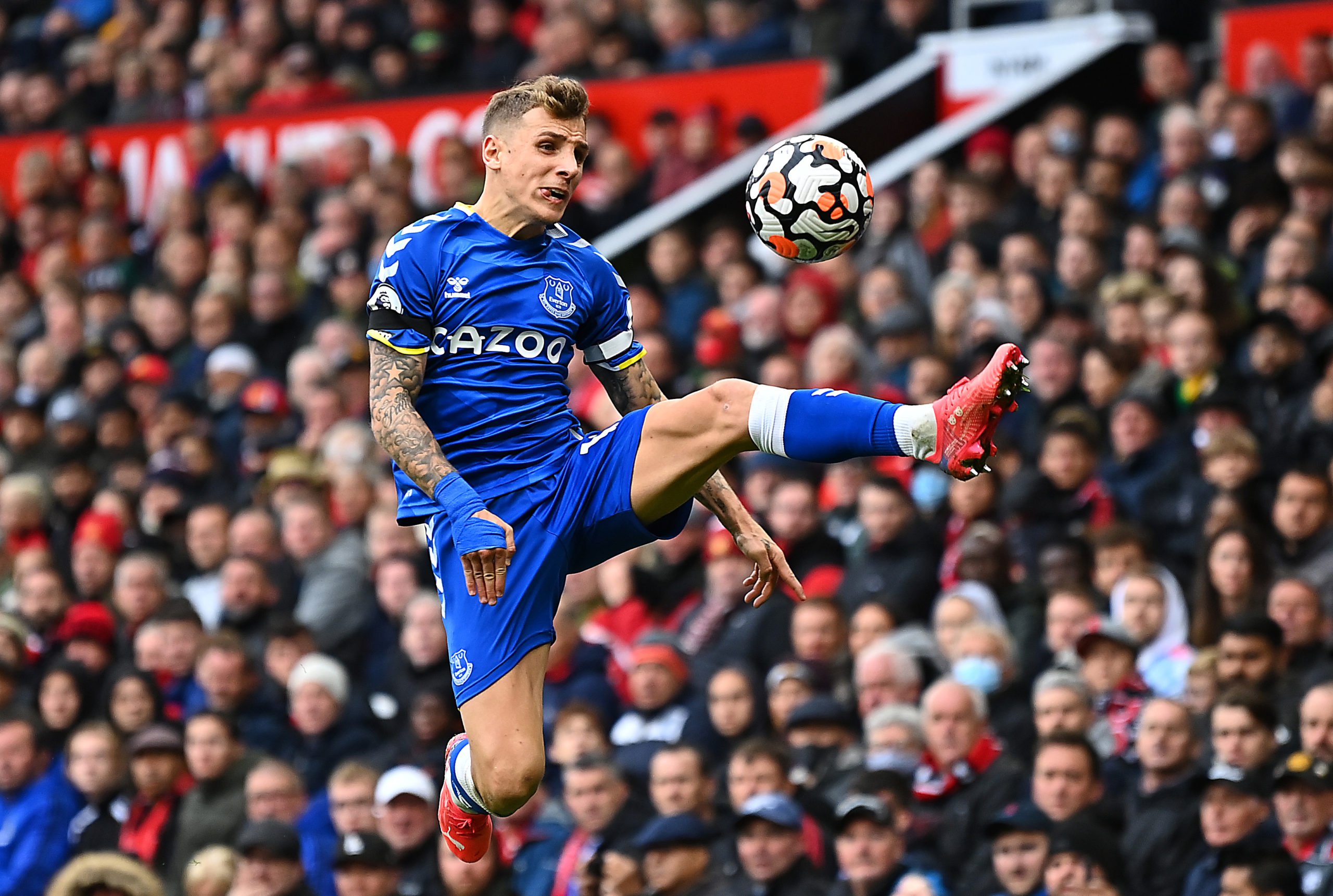 MANCHESTER, ENGLAND - OCTOBER 02: Lucas Digne of Everton in action during the Premier League match between Manchester United and Everton at Old Trafford on October 02, 2021 in Manchester, England. (Photo by Clive Mason/Getty Images)The 4th Official uses images provided by the following image agency:
Getty Images (https://www.gettyimages.de/)
Imago Images (https://www.imago-images.de/)