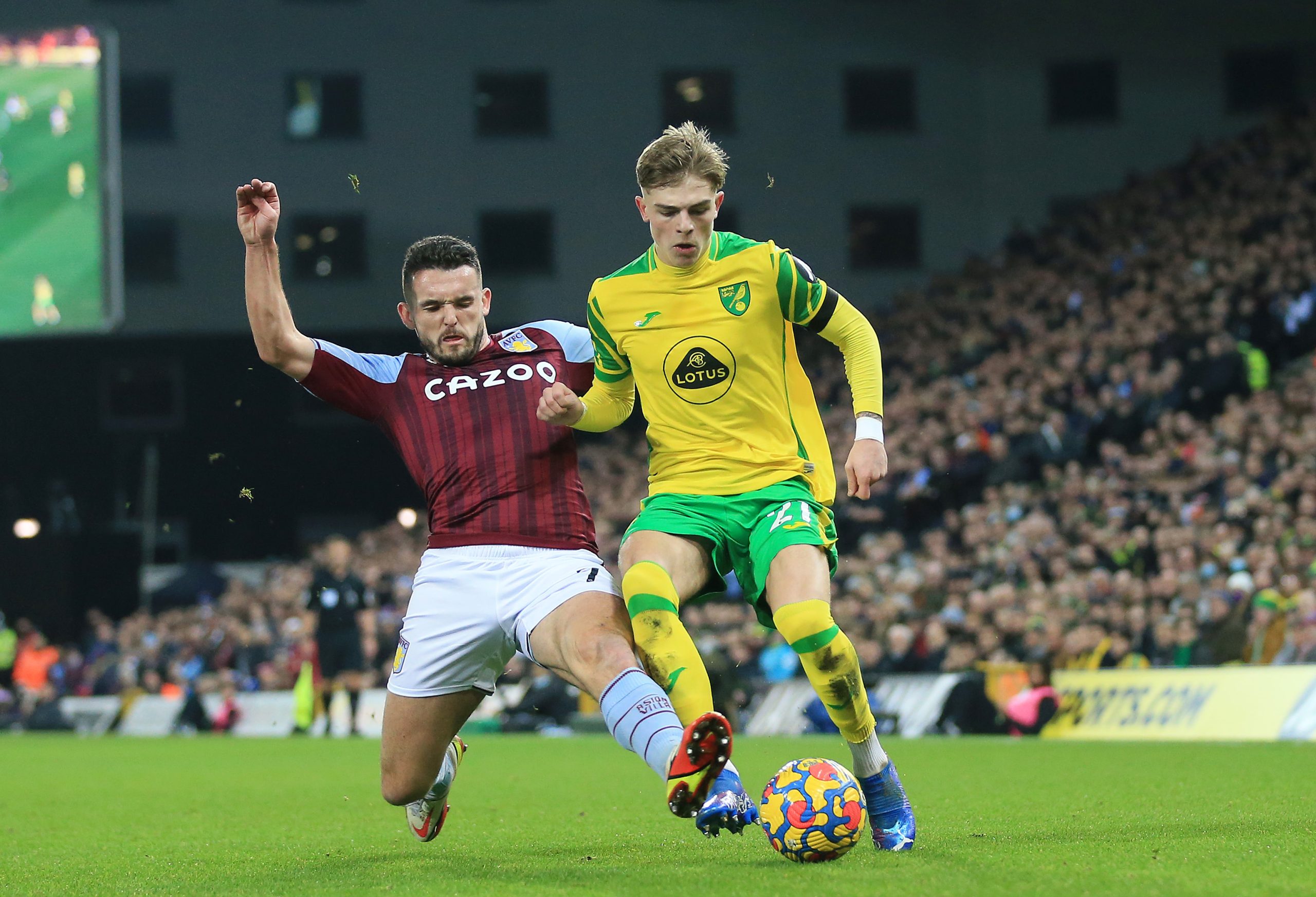NORWICH, ENGLAND - DECEMBER 14: Brandon Williams of Norwich City is challenged by John McGinn of Aston Villa during the Premier League match between Norwich City and Aston Villa at Carrow Road on December 14, 2021 in Norwich, England. (Photo by Stephen Pond/Getty Images)
The 4th Official uses images provided by the following image agency:
Getty Images (https://www.gettyimages.de/)
Imago Images (https://www.imago-images.de/)
