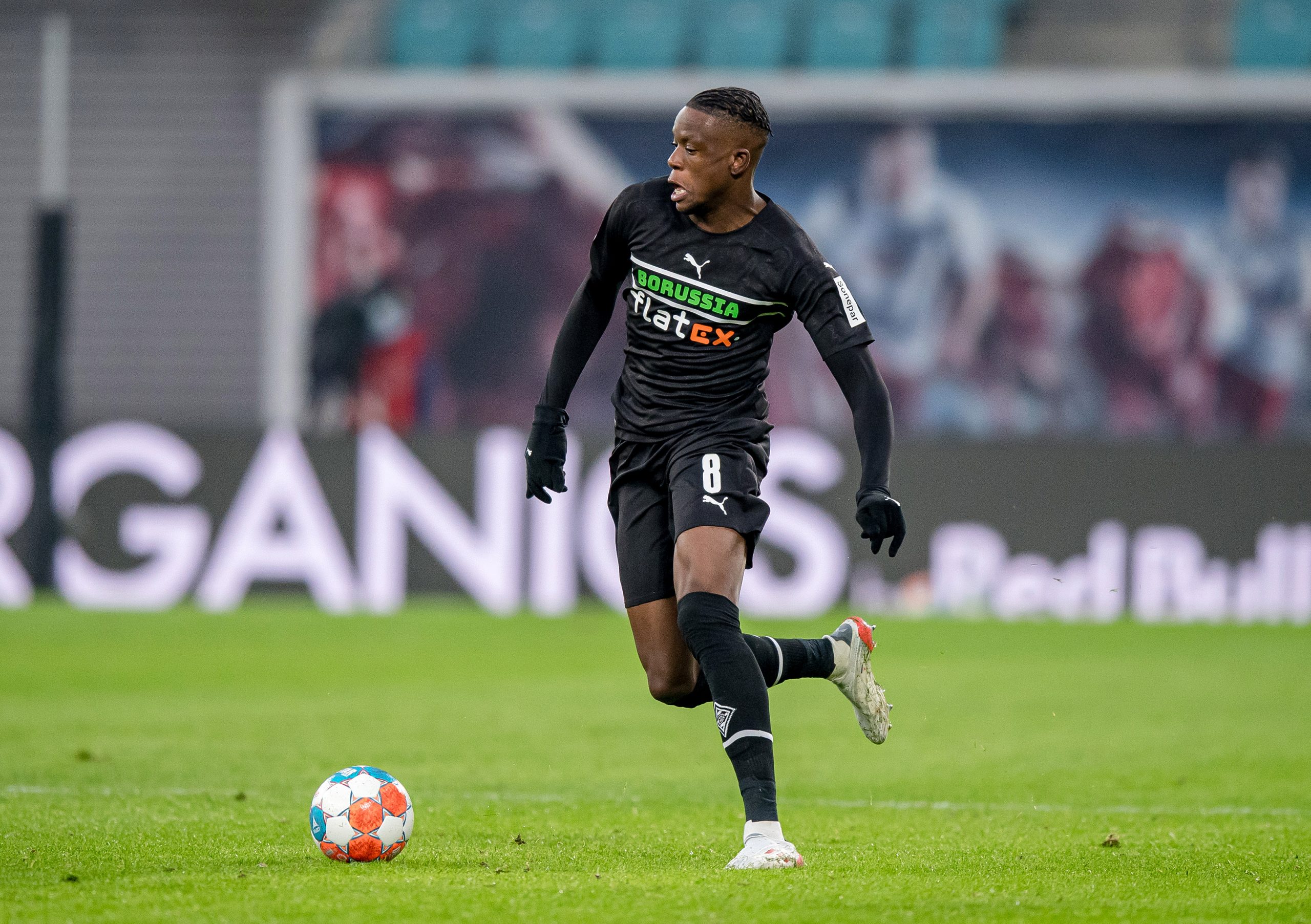 LEIPZIG, GERMANY - DECEMBER 11: Denis Zakaria of Mönchengladbach in action during the Bundesliga match between RB Leipzig and Borussia Mönchengladbach at Red Bull Arena on December 11, 2021 in Leipzig, Germany. (Photo by Thomas Eisenhuth/Getty Images)The 4th Official uses images provided by the following image agency:
Getty Images (https://www.gettyimages.de/)
Imago Images (https://www.imago-images.de/)