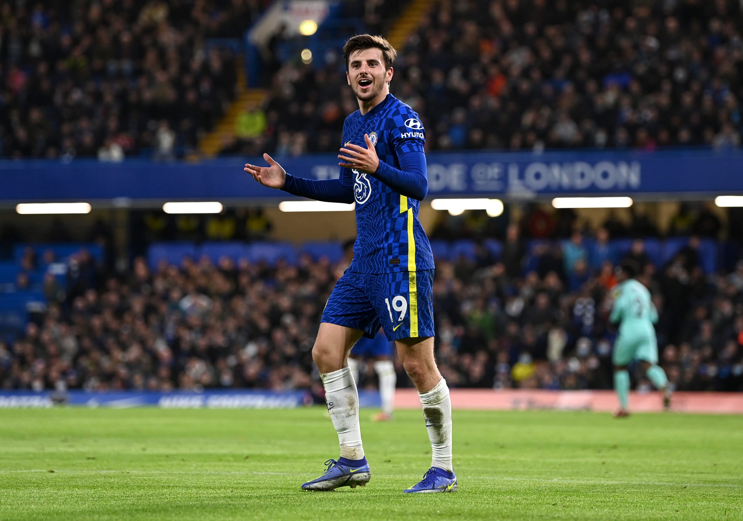 LONDON, ENGLAND - DECEMBER 29: Mason Mount of Chelsea reacts during the Premier League match between Chelsea and Brighton & Hove Albion at Stamford Bridge on December 29, 2021 in London, England. (Photo by Shaun Botterill/Getty Images)The 4th Official uses images provided by the following image agency: Getty Images (https://www.gettyimages.de/) Imago Images (https://www.imago-images.de/)