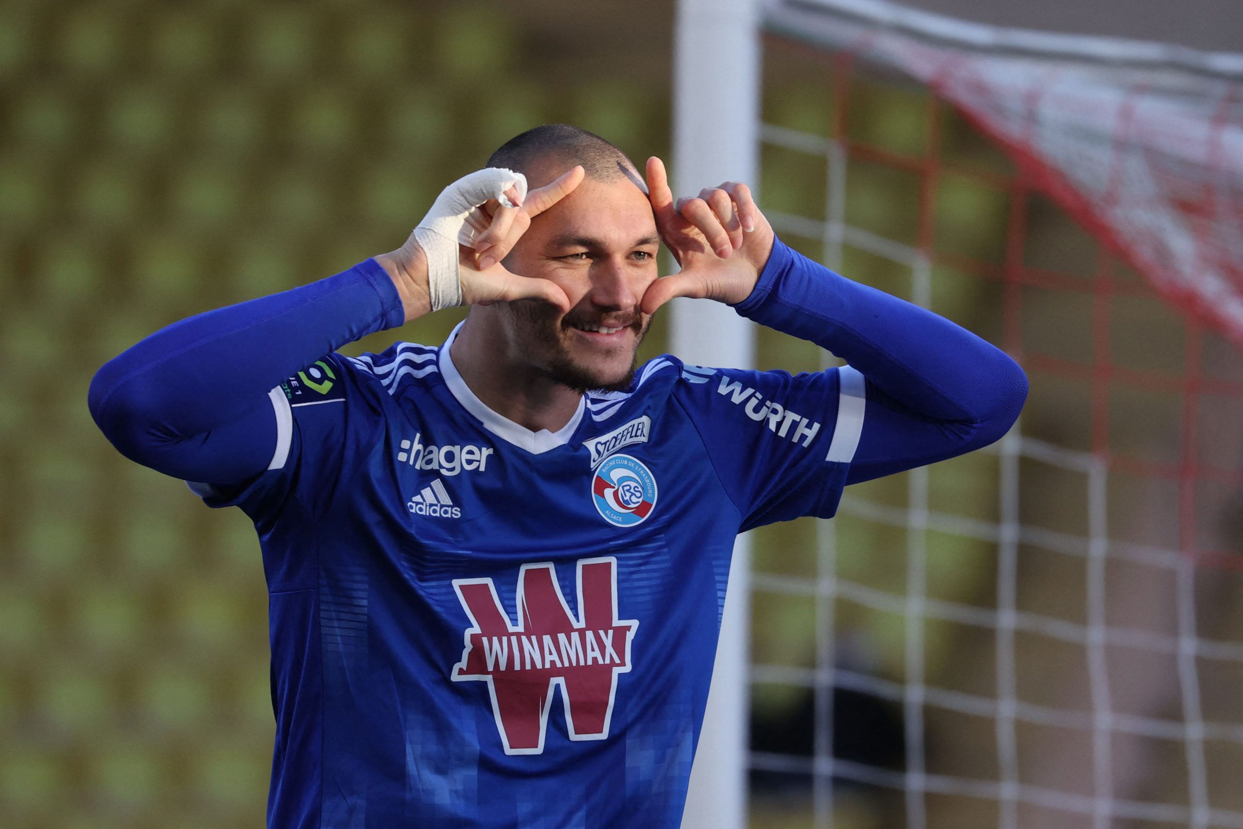 Strasbourg's French forward Ludovic Ajorque (R) celebrates after scoring a penalty during the French L1 football match between AS Monaco and Strasbourg at "Louis II" stadium in Monaco, on November 28, 2021. (Photo by Valery HACHE / AFP) (Photo by VALERY HACHE/AFP via Getty Images)The 4th Official uses images provided by the following image agency: Getty Images (https://www.gettyimages.de/) Imago Images (https://www.imago-images.de/)