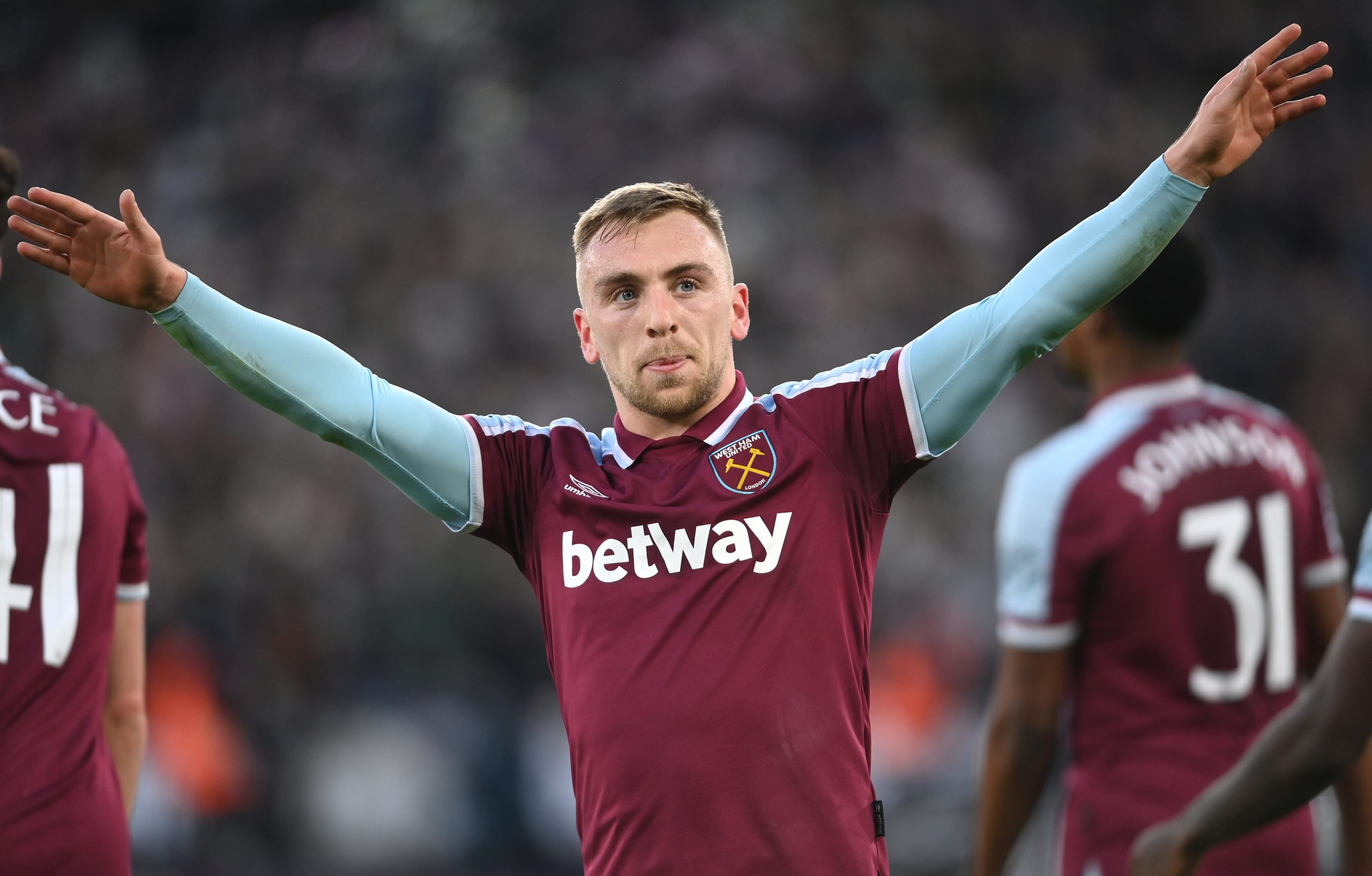 LONDON, ENGLAND - JANUARY 09: Jarrod Bowen of West Ham United celebrates after scoring their side's second goal during the Emirates FA Cup Third Round match between West Ham United and Leeds United at London Stadium on January 09, 2022 in London, England. (Photo by Mike Hewitt/Getty Images)The 4th Official uses images provided by the following image agency:
Getty Images (https://www.gettyimages.de/)
Imago Images (https://www.imago-images.de/)