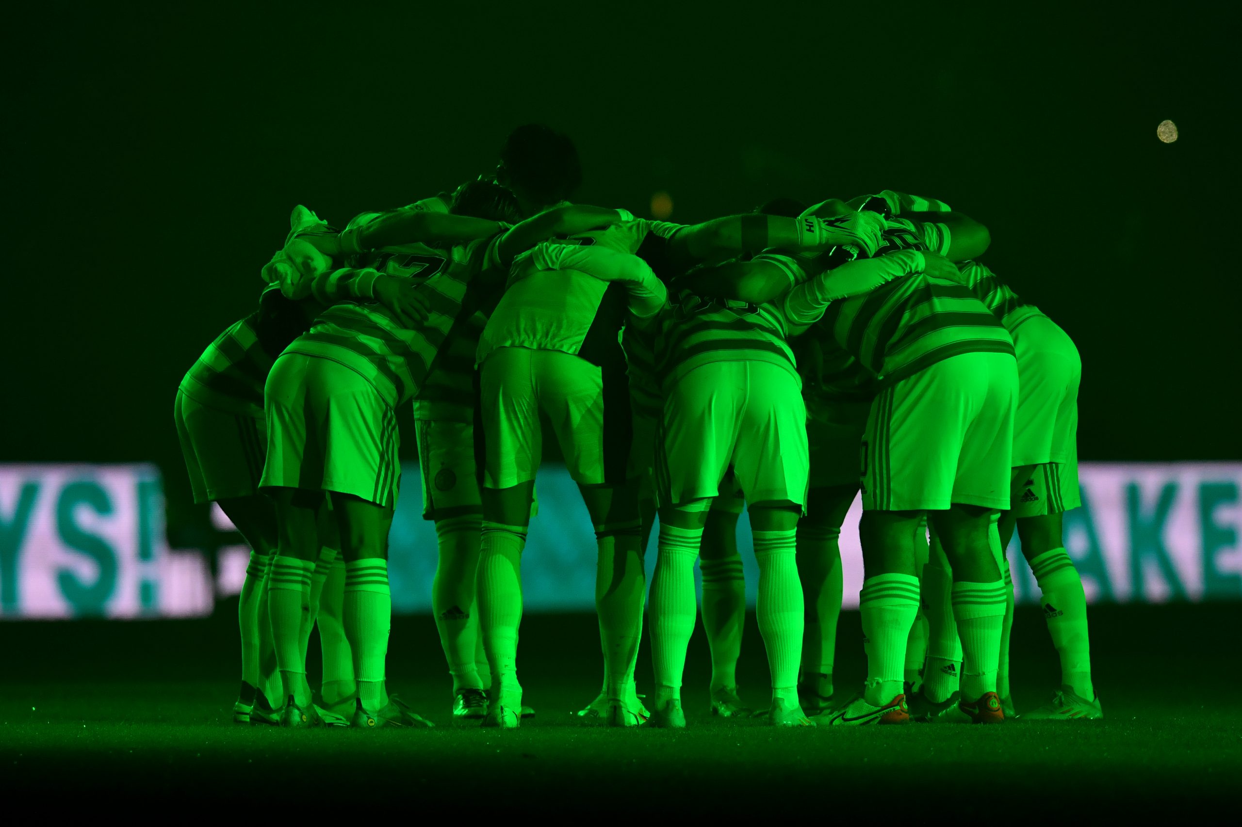 GLASGOW, SCOTLAND - FEBRUARY 02:  Celtic players form a huddle before the Cinch Scottish Premiership match between Celtic FC and Rangers FC at  on February 02, 2022 in Glasgow, Scotland. (Photo by Mark Runnacles/Getty Images). The 4th Official uses images provided by the following image agency: Getty Images (https://www.gettyimages.de/) and Imago Images (https://www.imago-images.de/).