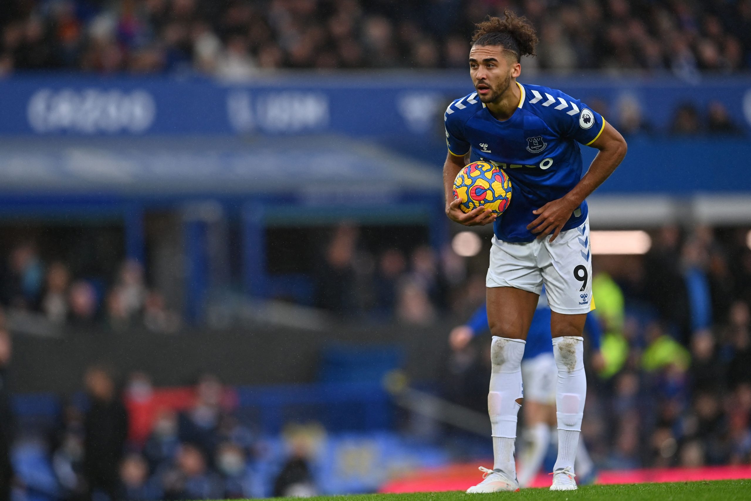 Everton's English striker Dominic Calvert-Lewin prepares to take a penalty kick during the English Premier League football match between Everton and Brighton and Hove Albion at Goodison Park in Liverpool, north west England on January 2, 2022. - RESTRICTED TO EDITORIAL USE. No use with unauthorized audio, video, data, fixture lists, club/league logos or 'live' services. Online in-match use limited to 120 images. An additional 40 images may be used in extra time. No video emulation. Social media in-match use limited to 120 images. An additional 40 images may be used in extra time. No use in betting publications, games or single club/league/player publications. (Photo by Paul ELLIS / AFP) / RESTRICTED TO EDITORIAL USE. No use with unauthorized audio, video, data, fixture lists, club/league logos or 'live' services. Online in-match use limited to 120 images. An additional 40 images may be used in extra time. No video emulation. Social media in-match use limited to 120 images. An additional 40 images may be used in extra time. No use in betting publications, games or single club/league/player publications. / RESTRICTED TO EDITORIAL USE. No use with unauthorized audio, video, data, fixture lists, club/league logos or 'live' services. Online in-match use limited to 120 images. An additional 40 images may be used in extra time. No video emulation. Social media in-match use limited to 120 images. An additional 40 images may be used in extra time. No use in betting publications, games or single club/league/player publications. (Photo by PAUL ELLIS/AFP via Getty Images)The 4th Official uses images provided by the following image agency: Getty Images (https://www.gettyimages.de/) Imago Images (https://www.imago-images.de/)