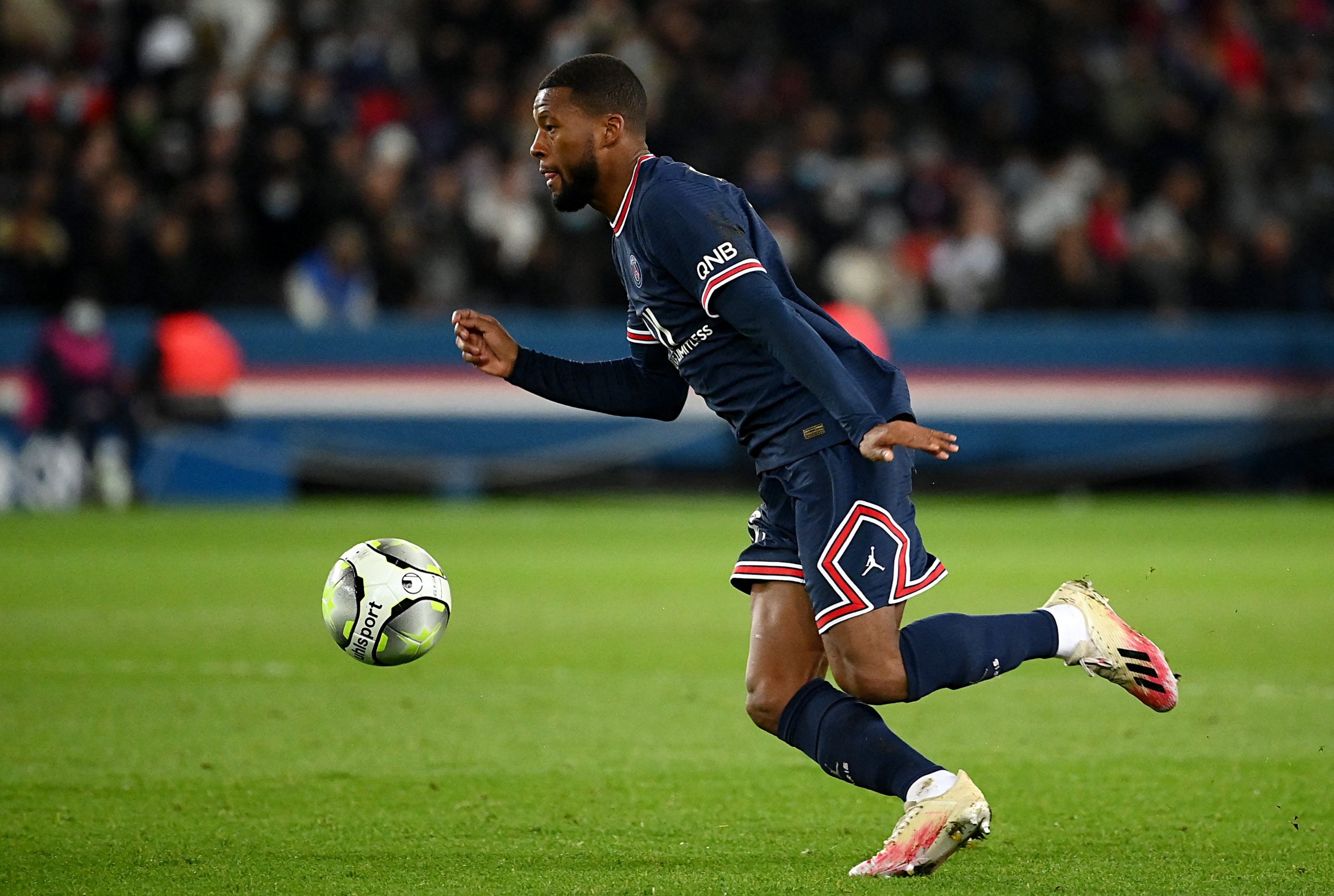 Paris Saint-Germain's Dutch midfielder Georginio Wijnaldum runs with the ball during the French L1 football match between Paris-Saint Germain (PSG) and Saint-Etienne (ASSE) at The Parc des Princes Stadium in Paris on February 26, 2022. (Photo by FRANCK FIFE / AFP) (Photo by FRANCK FIFE/AFP via Getty Images)The 4th Official uses images provided by the following image agency: Getty Images (https://www.gettyimages.de/) Imago Images (https://www.imago-images.de/)