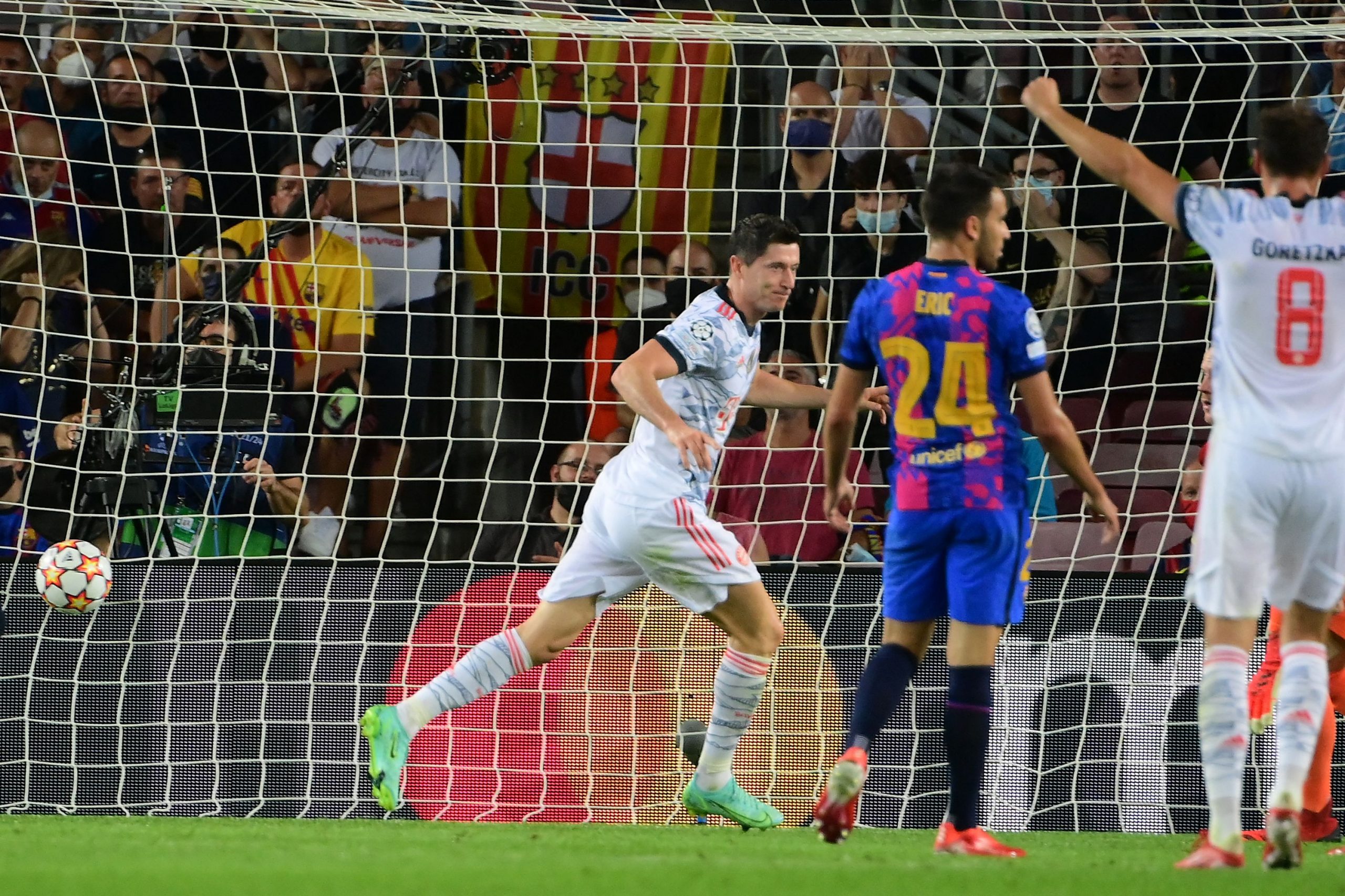 Lewandowski celebrates his goal against Barcelona