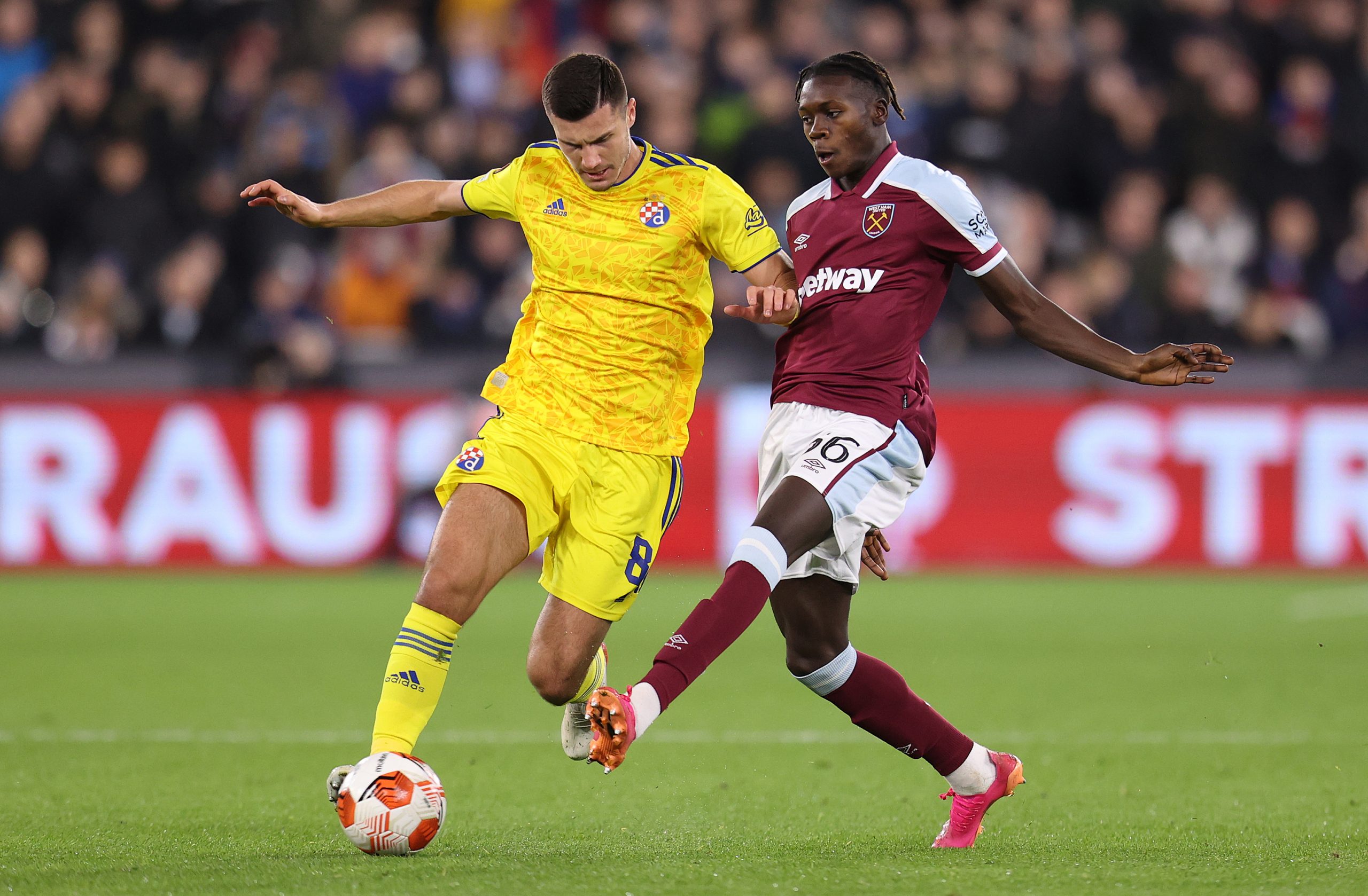 Nottingham Forest target Emmanuel Longelo in action for West Ham