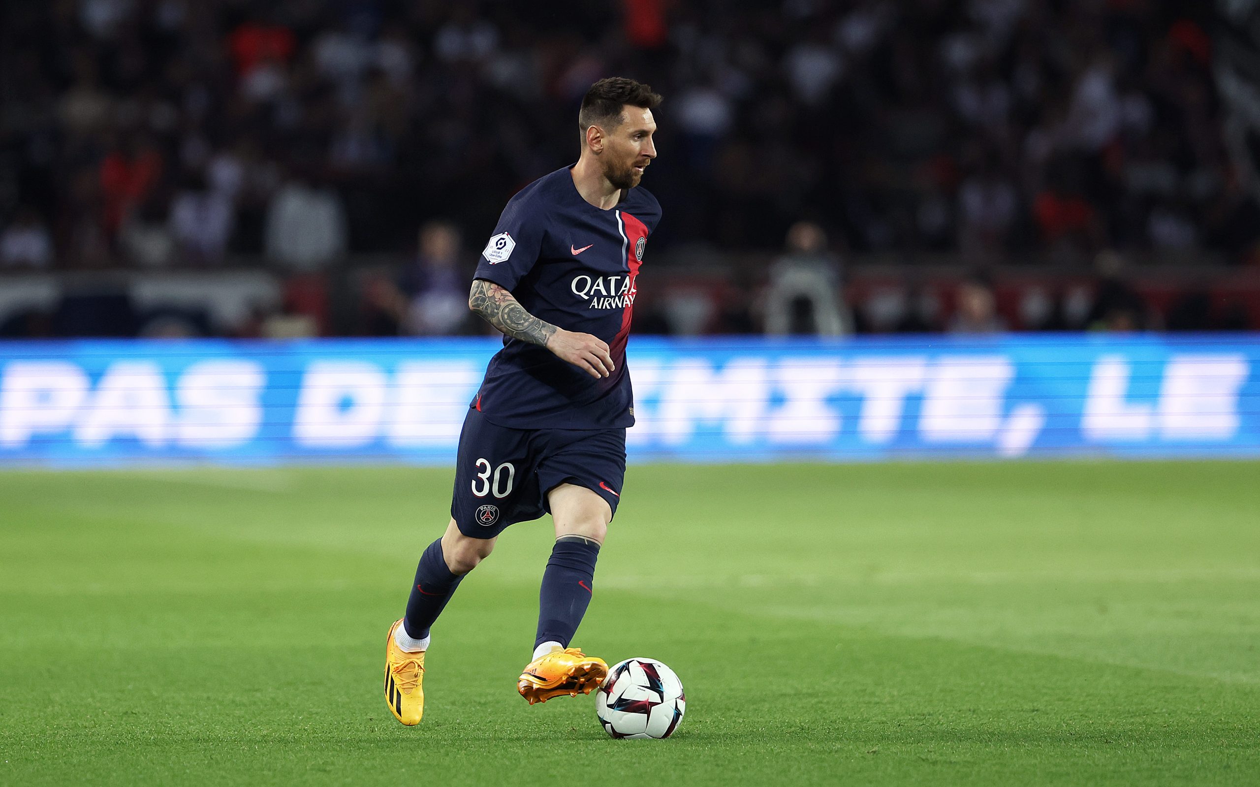 Lionel Messi linked to Barcelona
