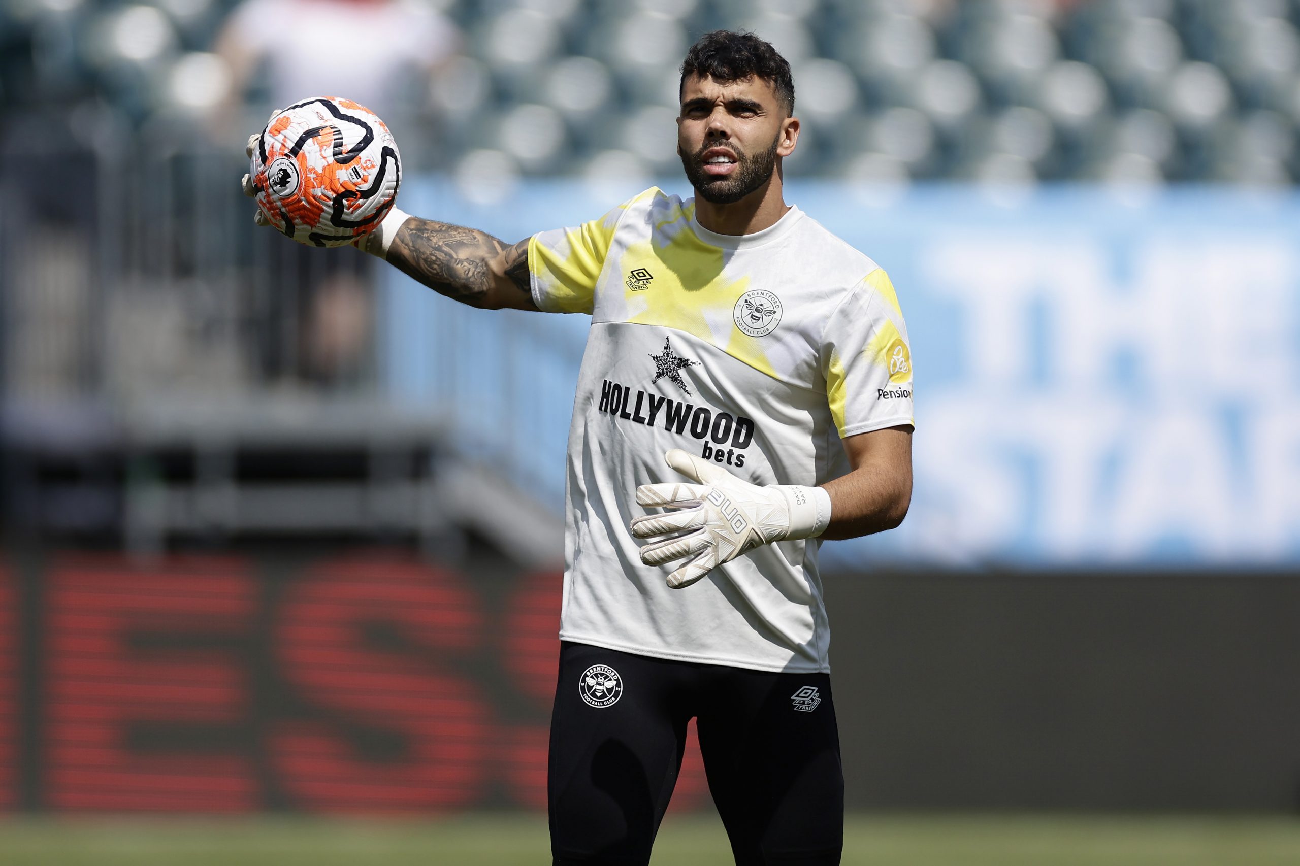 PHILADELPHIA, PENNSYLVANIA - JULY 23: David Raya #1 of Brentford FC warms-up prior to a Premier League Summer Series match between Brentford FC and Fulham FC at Lincoln Financial Field on July 23, 2023 in Philadelphia, Pennsylvania. (Photo by Adam Hunger/Getty Images)