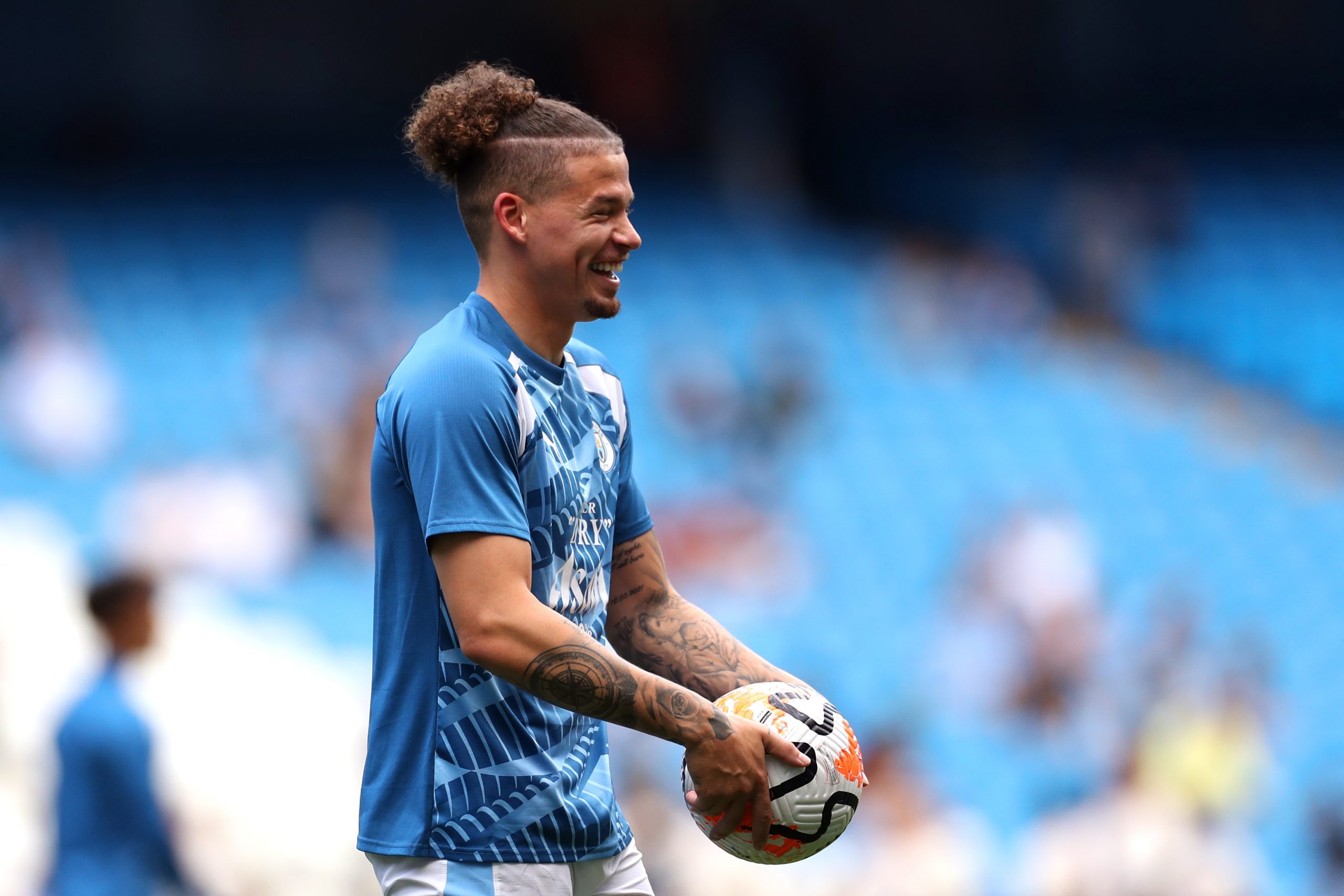 MANCHESTER, ENGLAND - SEPTEMBER 02: Kalvin Phillips of Manchester City warms up prior to the Premier League match between Manchester City and Fulham FC at Etihad Stadium on September 02, 2023 in Manchester, England. (Photo by Lewis Storey/Getty Images)