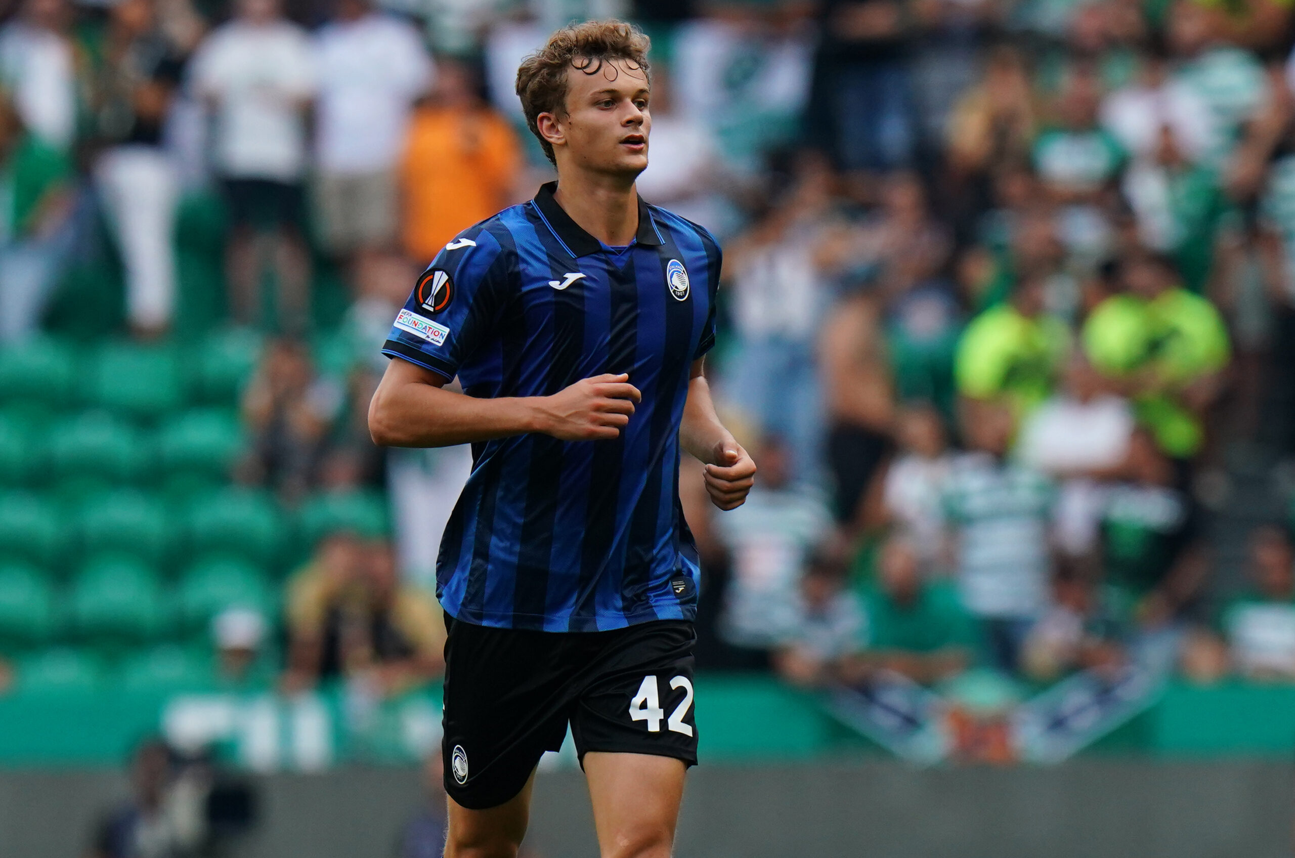 LISBON, PORTUGAL - OCTOBER 5:  Goal scorer Giorgio Scalvini of Atalanta BC during the Group D - UEFA Europa League 2023/24 match between Sporting CP and Atalanta BC at Estadio Jose Alvalade on October 5, 2023 in Lisbon, Portugal.  (Photo by Gualter Fatia/Getty Images)