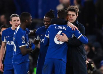 Chelsea's Argentinian head coach Mauricio Pochettino (R) hugs Chelsea's Brazilian defender #06 Thiago Silva at the end of the English Premier League football match between Chelsea and Crystal Palace at Stamford Bridge in London on December 27, 2023. Chelsea wins 2 - 1 against Crystal Palace. (Photo by Glyn KIRK / AFP) / RESTRICTED TO EDITORIAL USE. No use with unauthorized audio, video, data, fixture lists, club/league logos or 'live' services. Online in-match use limited to 120 images. An additional 40 images may be used in extra time. No video emulation. Social media in-match use limited to 120 images. An additional 40 images may be used in extra time. No use in betting publications, games or single club/league/player publications. /  (Photo by GLYN KIRK/AFP via Getty Images)