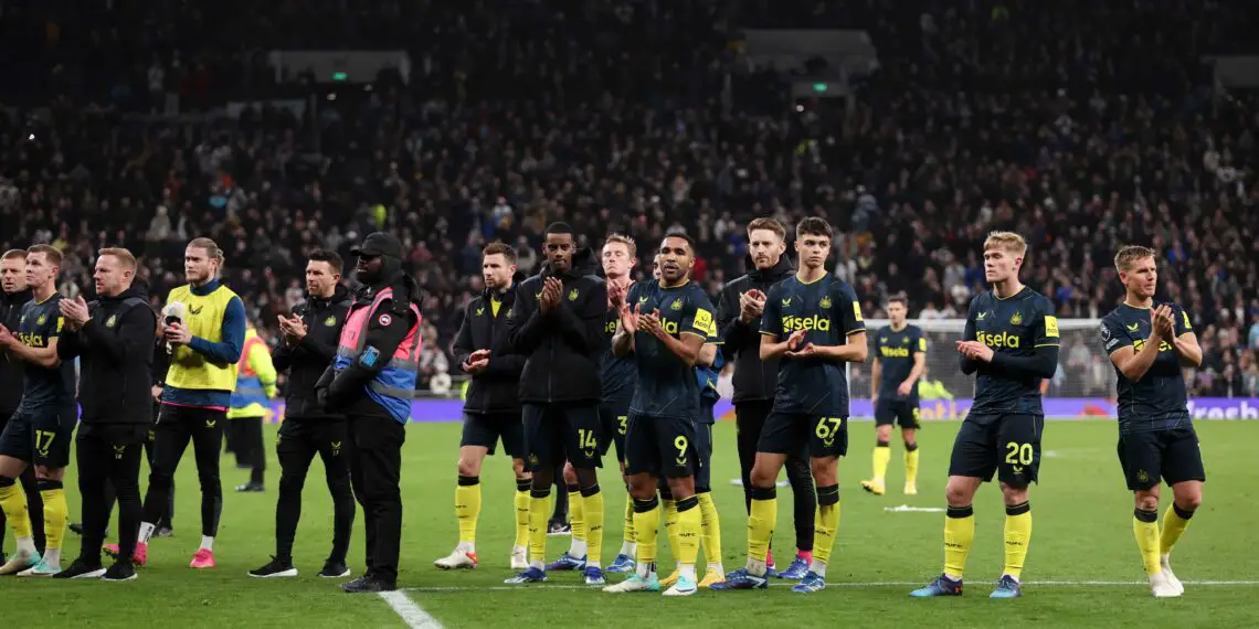 LONDON, ENGLAND - DECEMBER 10: Newcastle United players applaud the fans following the team's defeat during the Premier League match between Tottenham Hotspur and Newcastle United at Tottenham Hotspur Stadium on December 10, 2023 in London, England. (Photo by Julian Finney/Getty Images)