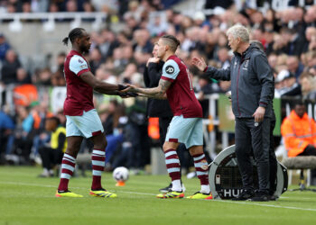 NEWCASTLE UPON TYNE, ENGLAND - MARCH 30: Kalvin Phillips of West Ham United replaces Michail Antonio as David Moyes, Manager of West Ham United, looks on during the Premier League match between Newcastle United and West Ham United at St. James Park on March 30, 2024 in Newcastle upon Tyne, England. (Photo by George Wood/Getty Images) (Photo by George Wood/Getty Images)