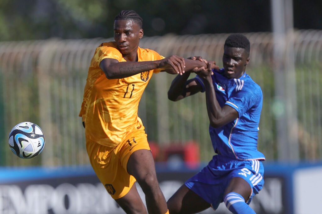 Ezechiel Banzuzi to West Ham United