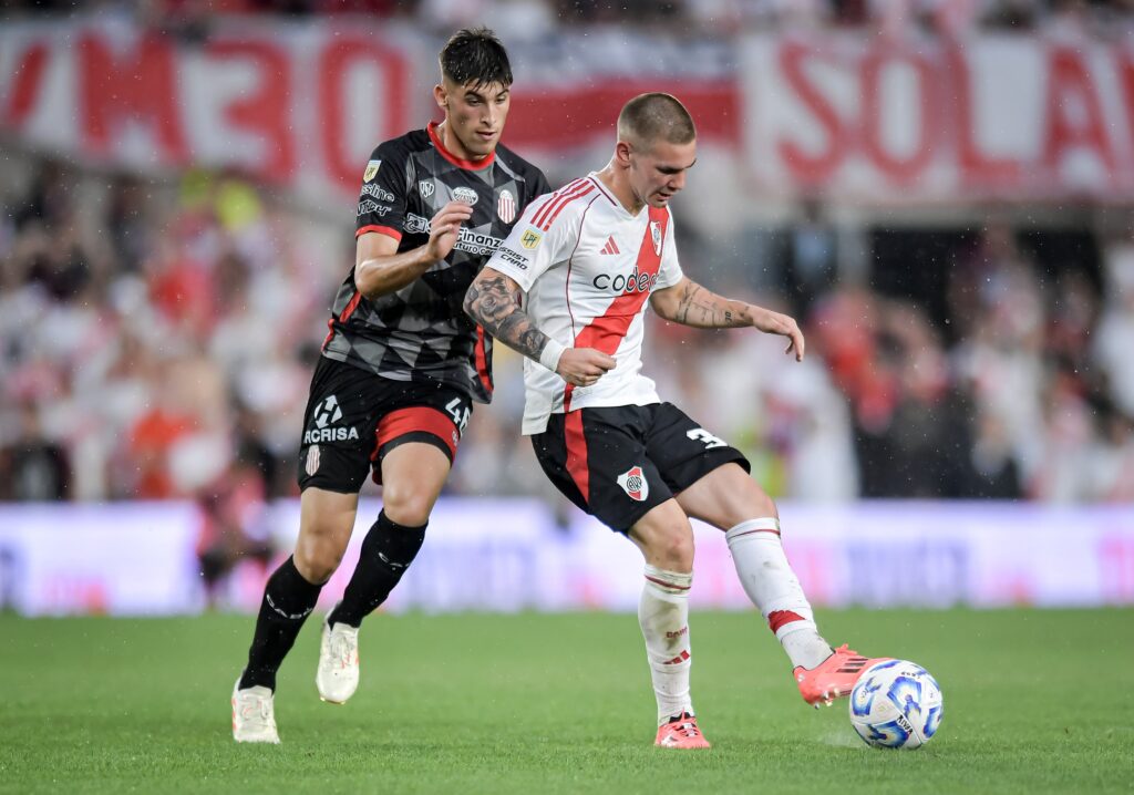 BUENOS AIRES, ARGENTINA - NOVEMBER 10: Franco Mastantuono of River Plate kicks the ball during a Liga Profesional 2024 match between River Plate and Barracas Central at Estadio M·s Monumental Antonio Vespucio Liberti on November 10, 2024 in Buenos Aires, Argentina. (Photo by Marcelo Endelli/Getty Images)