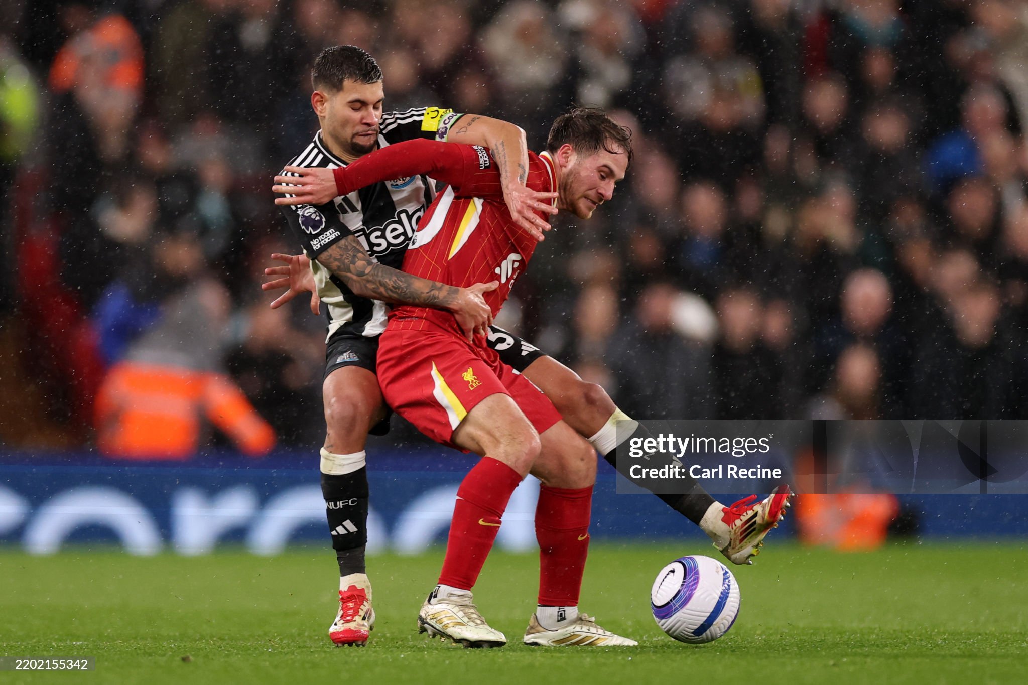Liverpool midfielder Alexis Mac Allister fighting for the ball