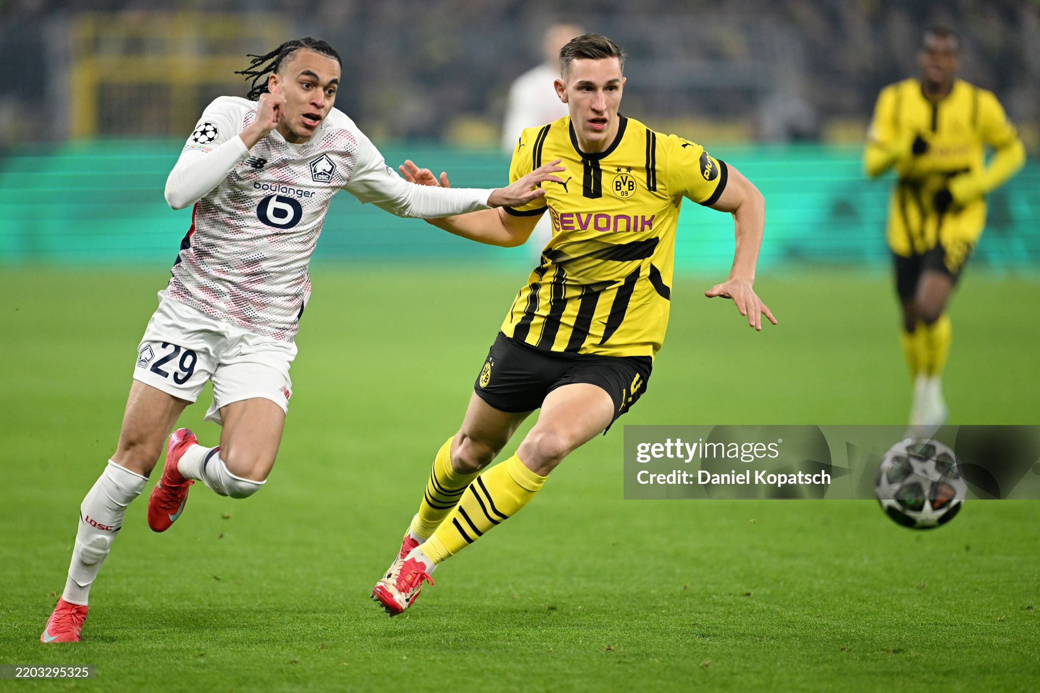Liverpool target Schlotterbeck in action against Lille