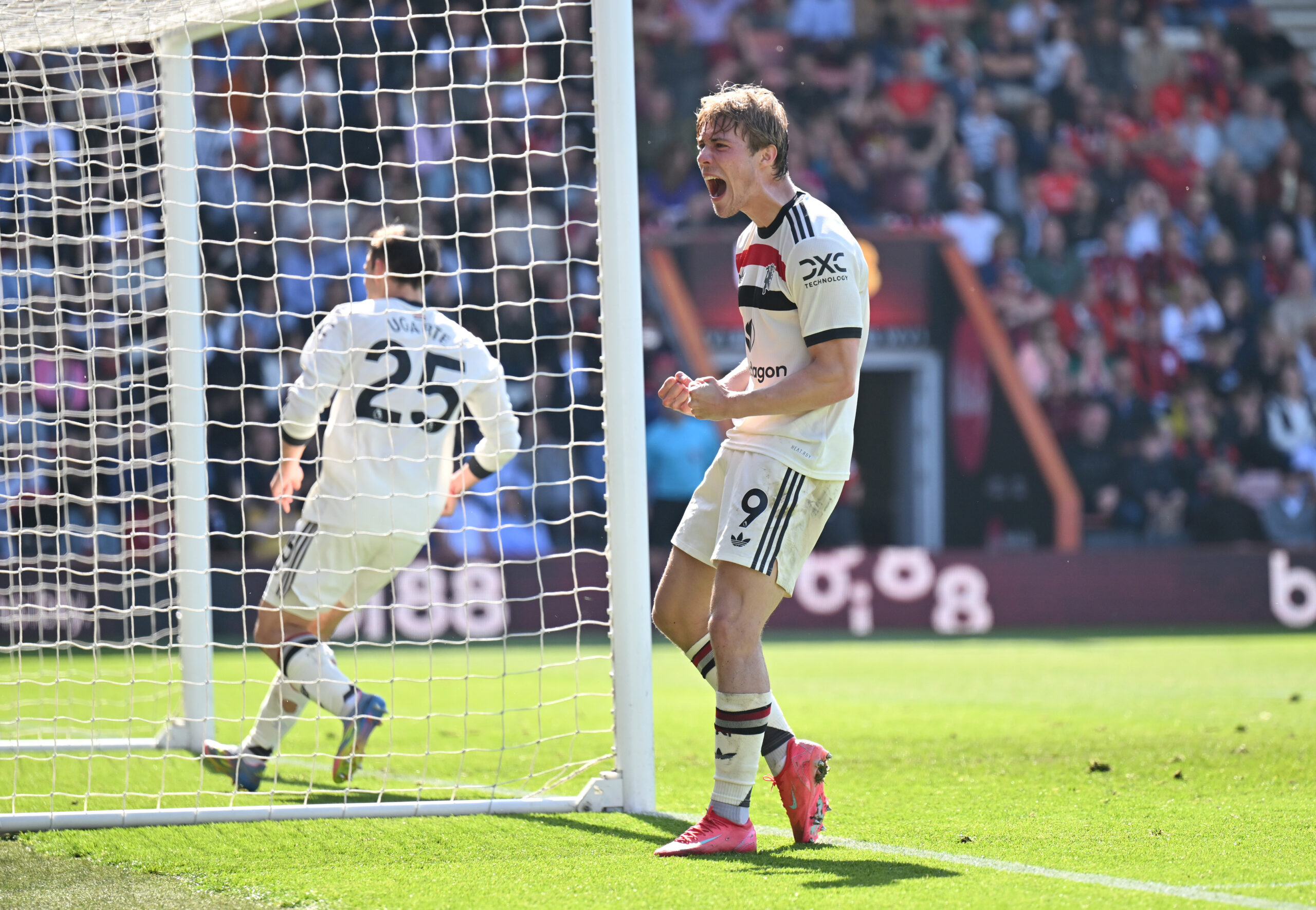 Manchester United forward Hojlund celebrates his goal