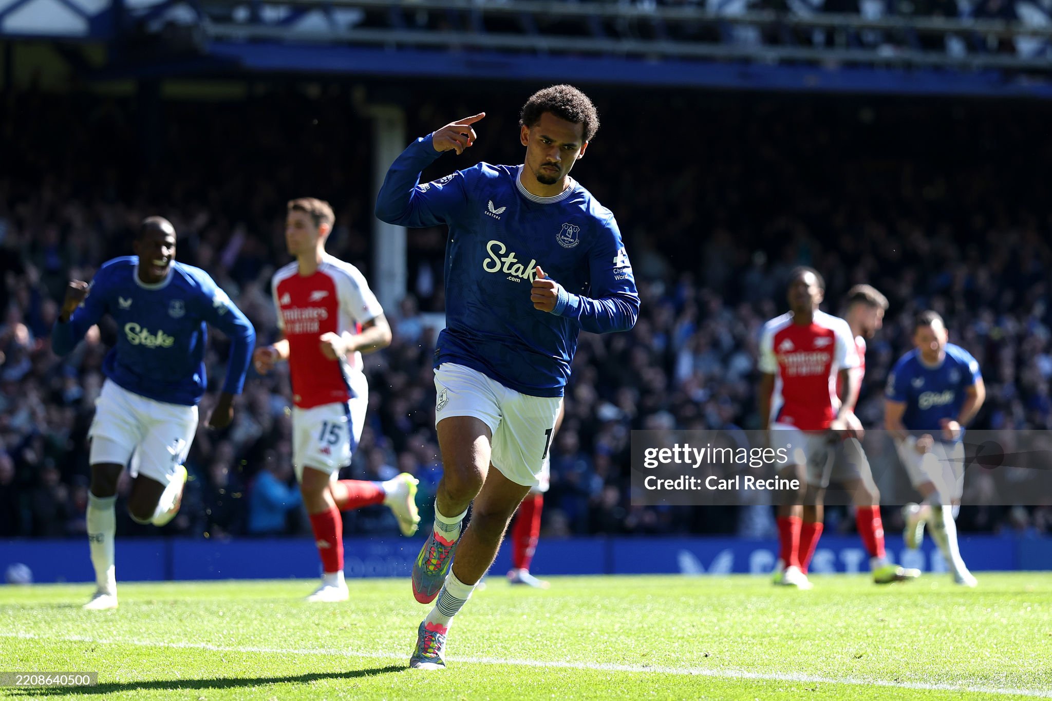 Everton winger Ndiaye celebrates his goal