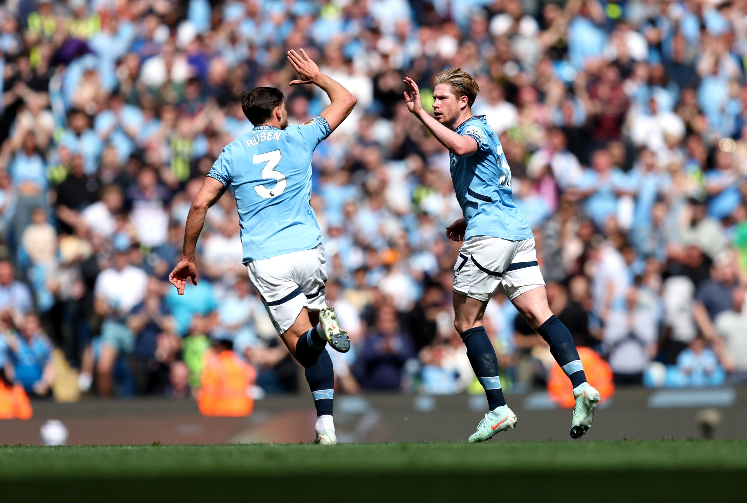 Manchester City star Kevin de Bruyne celebrates his goal