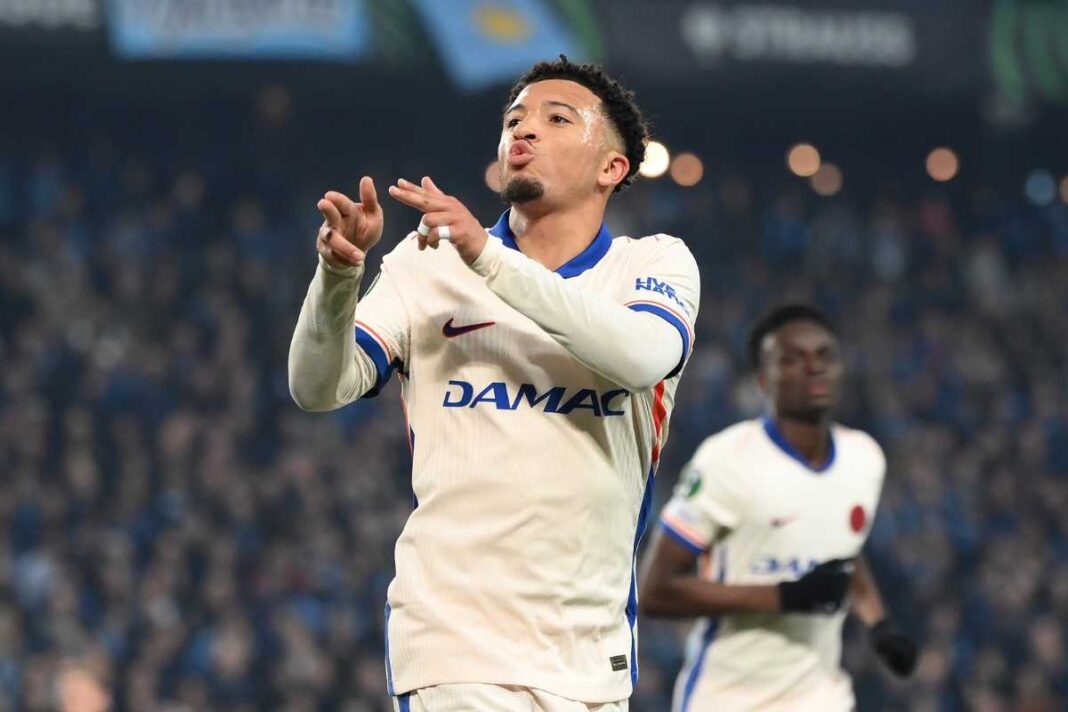 tempImageASe74l Jadon Sancho of Chelsea