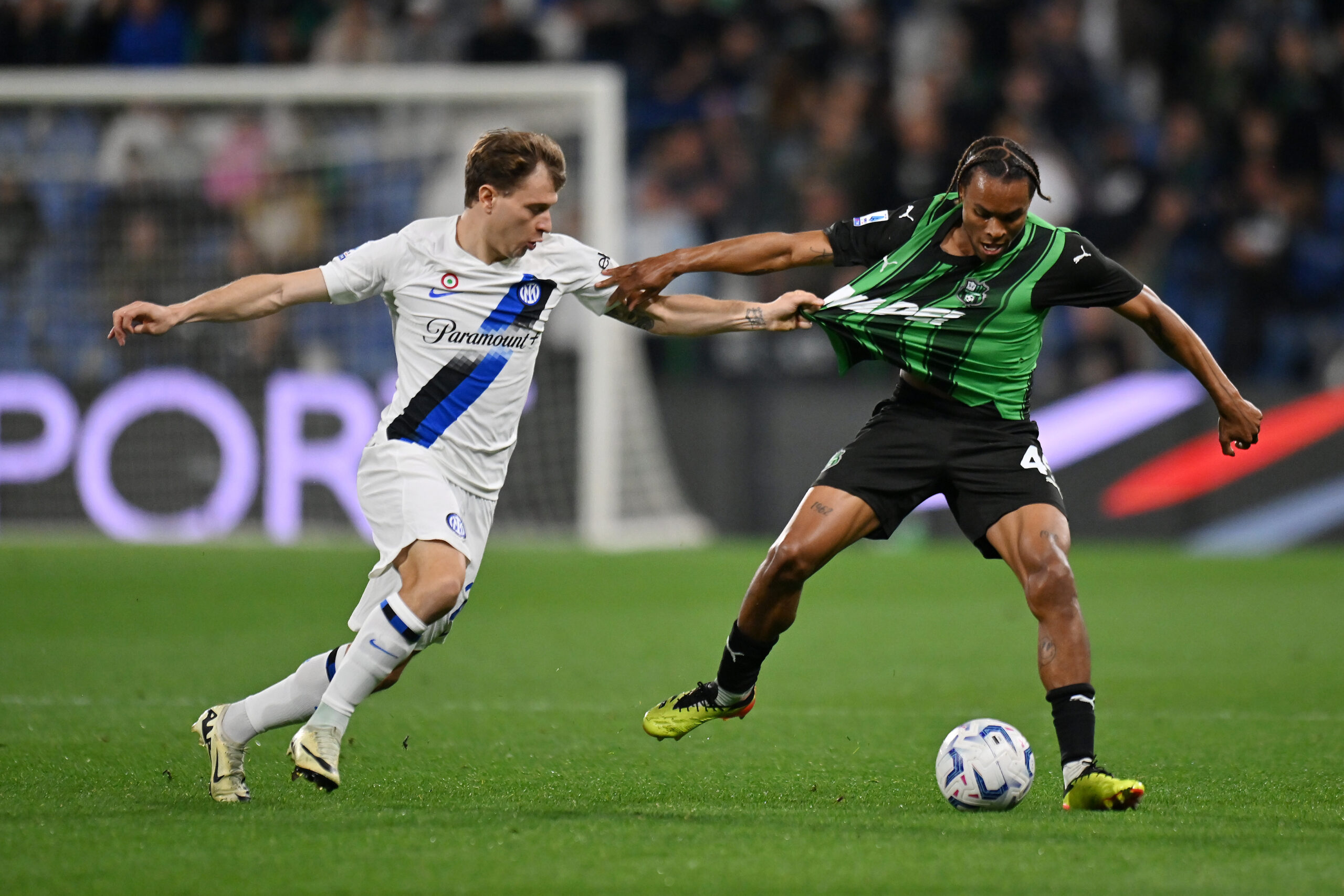 Sunderland target Armand Lauriente in action against Inter Milan