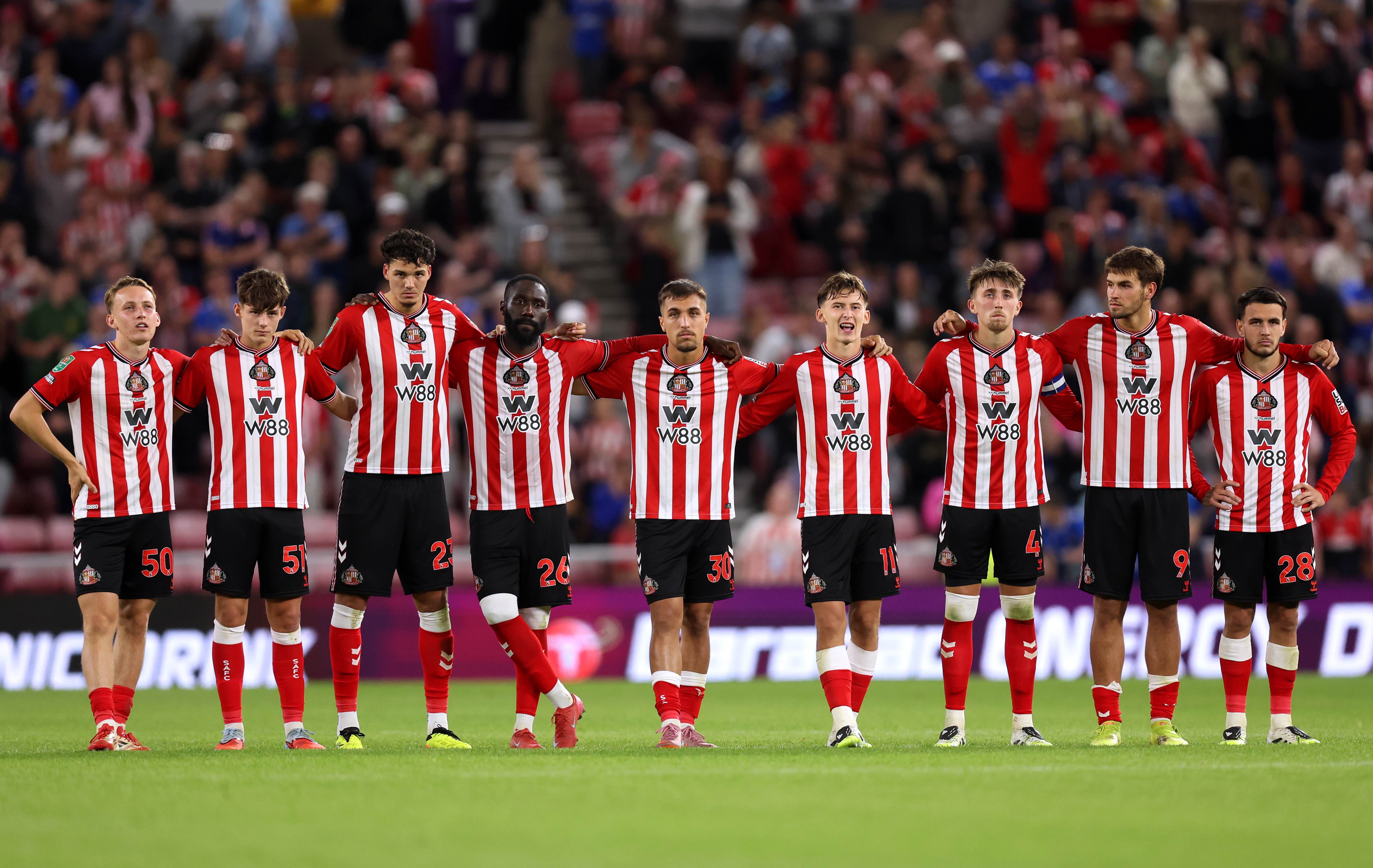 Sunderland vs Huddersfield Carabao Cup_11zon Sunderland's Premier League match at the Stadium of Light on Saturday is set to be a big one for them. After a memorable 3-0 win over West Ham last week, they lost 0-2 away to Burnley and would like to put that result behind them as just another bad day. Régis Le Bris' side will be looking to make the most of playing in front of their home fans, as Sunderland's army of supporters always puts pressure on the opposition. Against a disciplined side like Brentford, Sunderland will be aiming to get hold of the ball from the start and showcase the potential of their new players. 4-3-3 Predicted Sunderland Starting Lineup Against Brentford Defence: Sunderland are expected to field a 4-3-3 formation. Although injuries to Dan Ballard, Luke O'Nien and Aji Alese have posed a challenge for the team, the coach has lined up a number of options to balance the backline. Robin Roefs will be responsible for the goalkeeper position. Trai Hume will contribute with his energy and overlapping runs at right full-back, while Reinildo Mandava will provide balance to both defence and attack on the left. Nordi Mukiele and Omar Alderete will be seen as the centre-back duo, who will try to stop Brentford's strikers with their physical strength and aerial dominance. Jenson Seelt will also be present on the bench as an alternative option.  Midfield: The midfield will be very important for Sunderland in this match. In a 4-3-3 formation, Granit Xhaka will stand deep with his experience to strengthen the defence. Habib Diarra and Noah Sadiki can be seen playing with him, who bring different qualities to the midfield. Diarra's agility and tireless running will provide a constant energy to the team, while Sadiki's ability to break up play and win the ball back can disrupt Brentford's passing moves. This trio will not only be able to pick up the ball, but also control it and get it to the forwards at the right time. With Xhaka's experience and the pace of the other two, Sunderland will hope to dictate the game from midfield. Attack: The attacking line is expected to be Sunderland's biggest strength. Eliezer Mayenda, who scored his first Premier League goal of the season, will start as a centre-forward and will be expected to score the most goals. On the right wing, Chemsdine Talbi's pace and dribbling skills will help break down the opposition defence, while on the left, Simon Adingra will create chances with his creativity and sharp moves. This front three will look to spread the Brentford defenders wide and create space in the penalty box. New signings like Marc Guiu can be used as a last-minute substitute by coach Régis Le Bris. This attacking setup for Sunderland increases their chances of winning at home, especially when the entire stadium is standing with the team.
