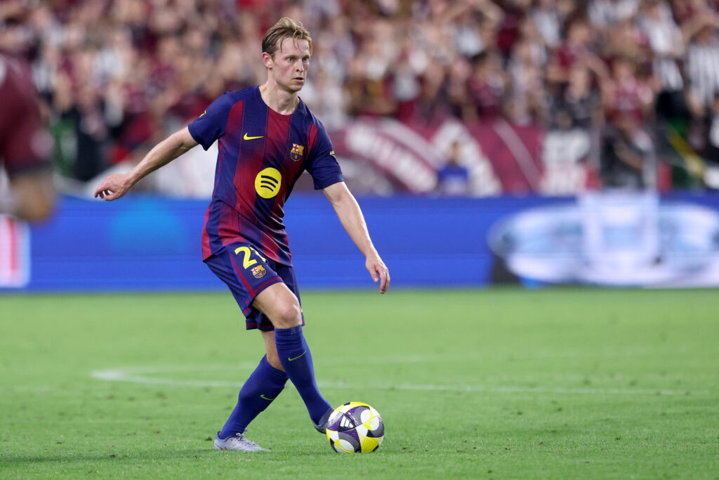 Arsenal are now eyeing Frenkie de Jong, especially in the situation where his contract with Barcelona will end next year.