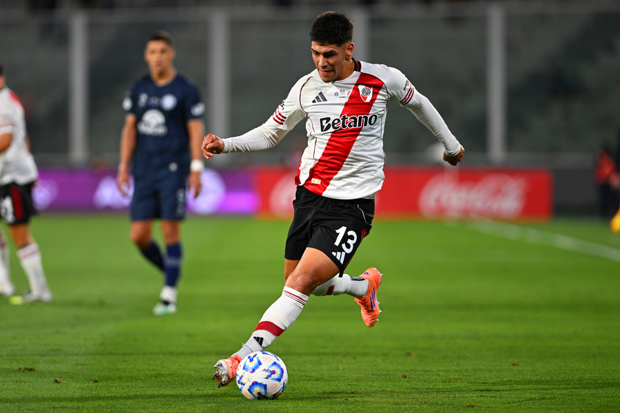 Independiente Rivadavia v River Plate - Semifinals: Copa Argentina 2025 Aston Villa news