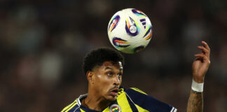 Newcastle United Target €20m Dutch Defender: Is He The Versatile Solution To Fix Howe’s Squad Depth? Jayden Oosterwolde playing for Fenerbahçe amid Newcastle United transfer interest.