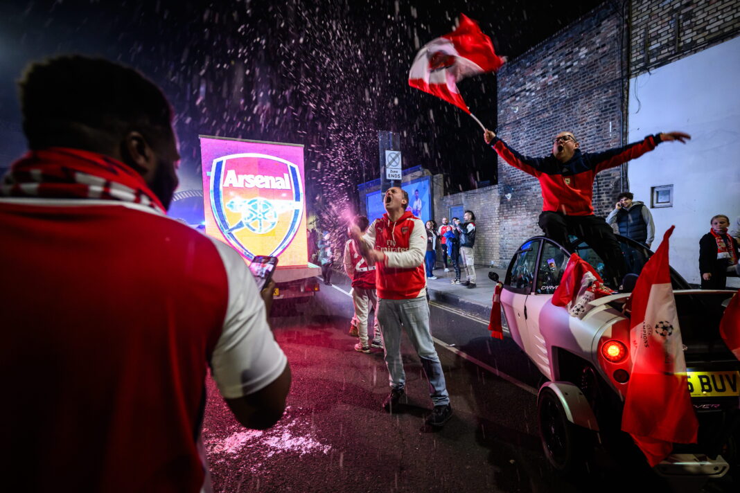 arsenal-fans-celebrate-premier-league-title-outside-emirates-stadium-as-man-city-draw-with-afc-bournemouth (1) Arsenal fans celebrating their first league title in 22 years outside the Emirates