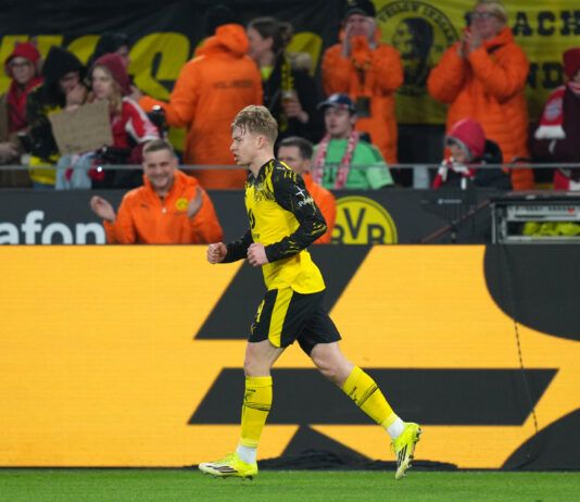 Manchester United Are Keeping Tabs On This Borussia Dortmund Full-Back: Should Carrick Go For Him? Manchester United