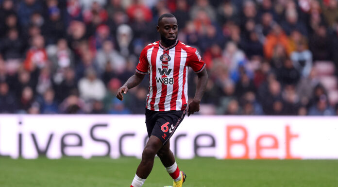 On-Loan Sunderland Full-Back Is On The Radar Of Everton: What Should Le Bris Do? Sunderland